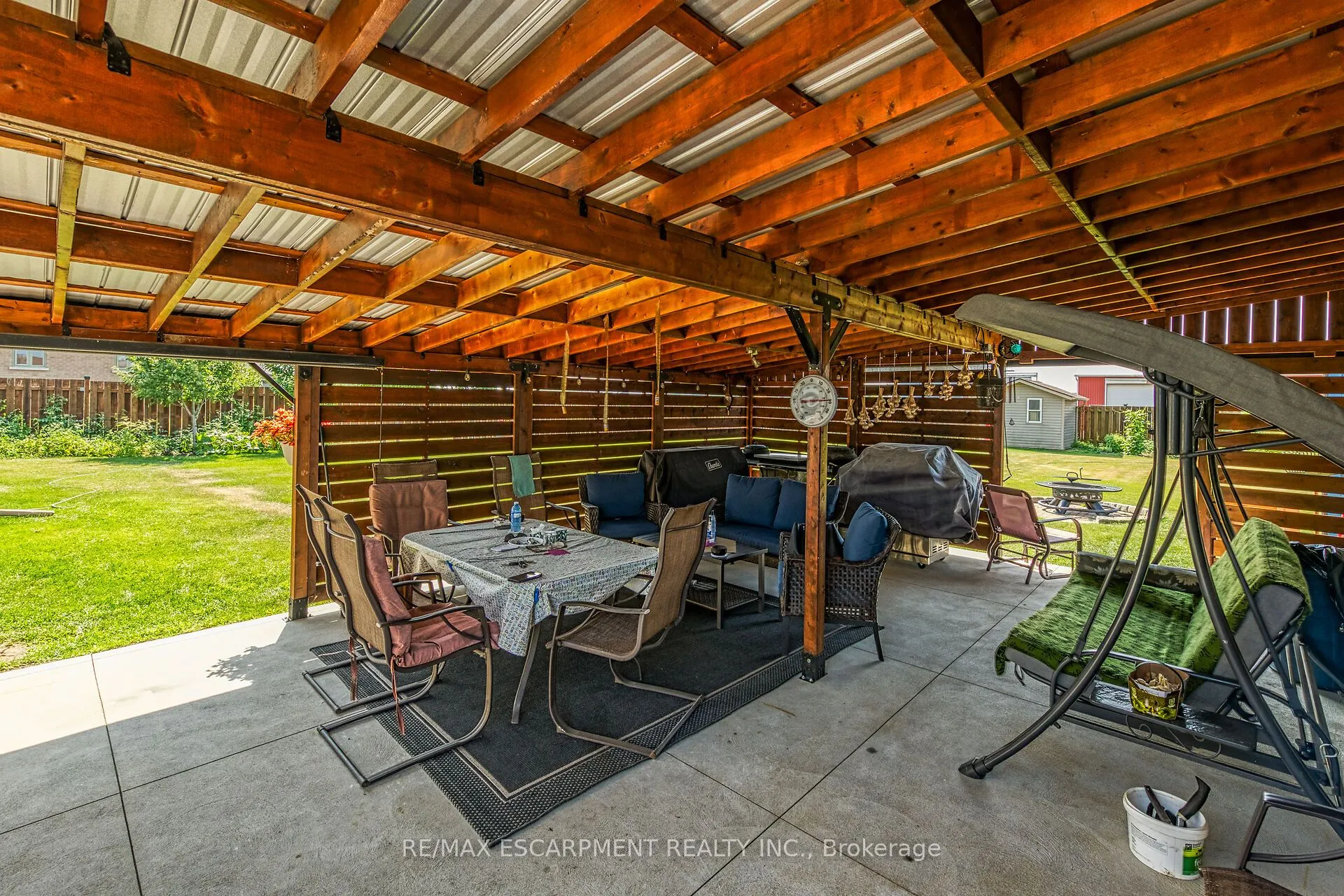 982 Highland Road E