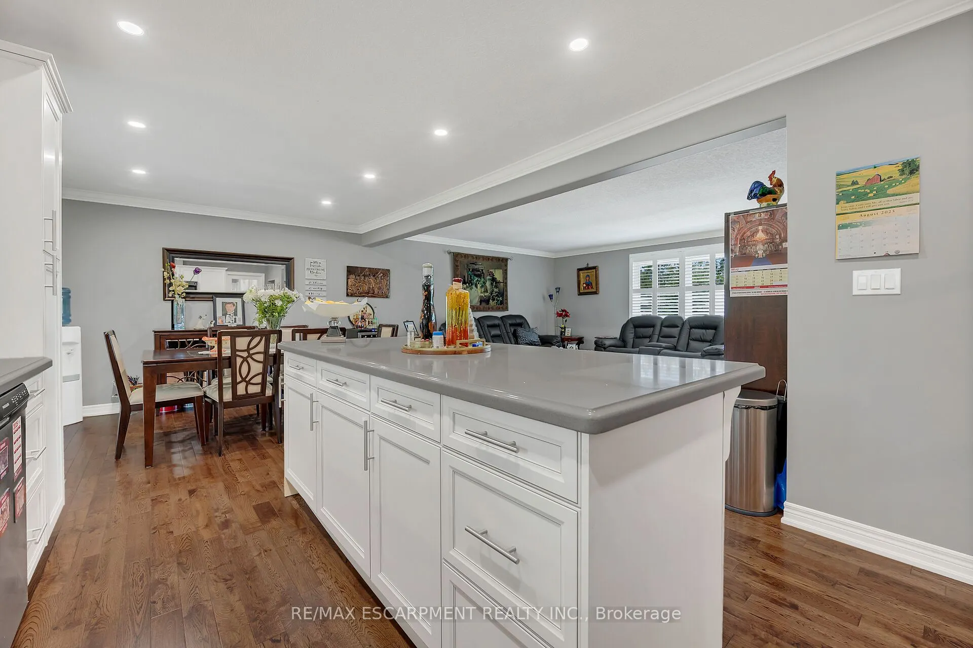 982 Highland Road E