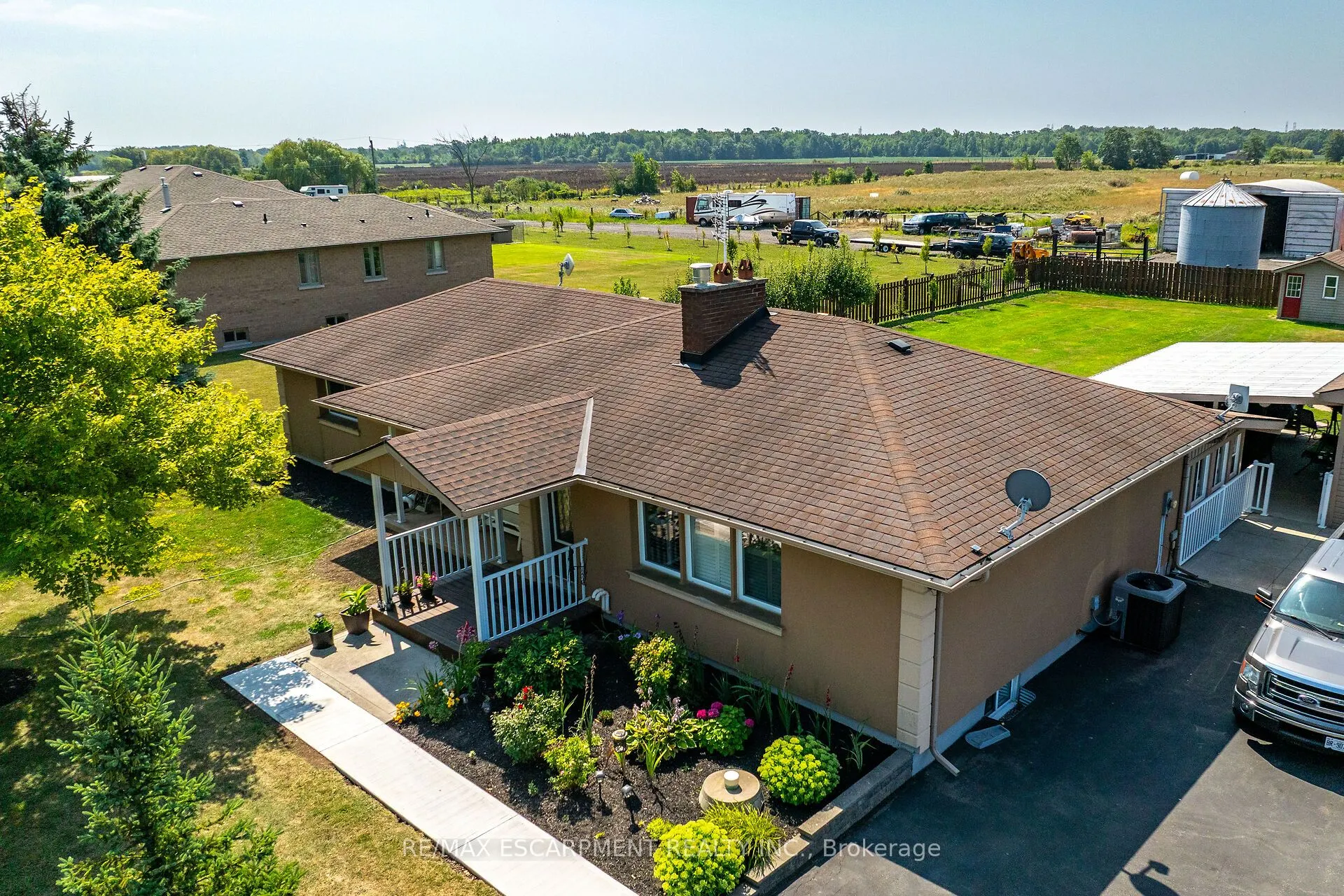 982 Highland Road E