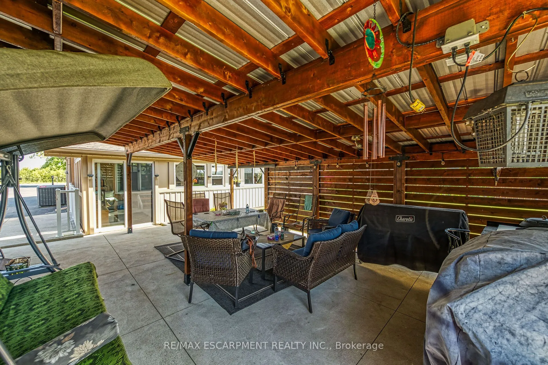 982 Highland Road E