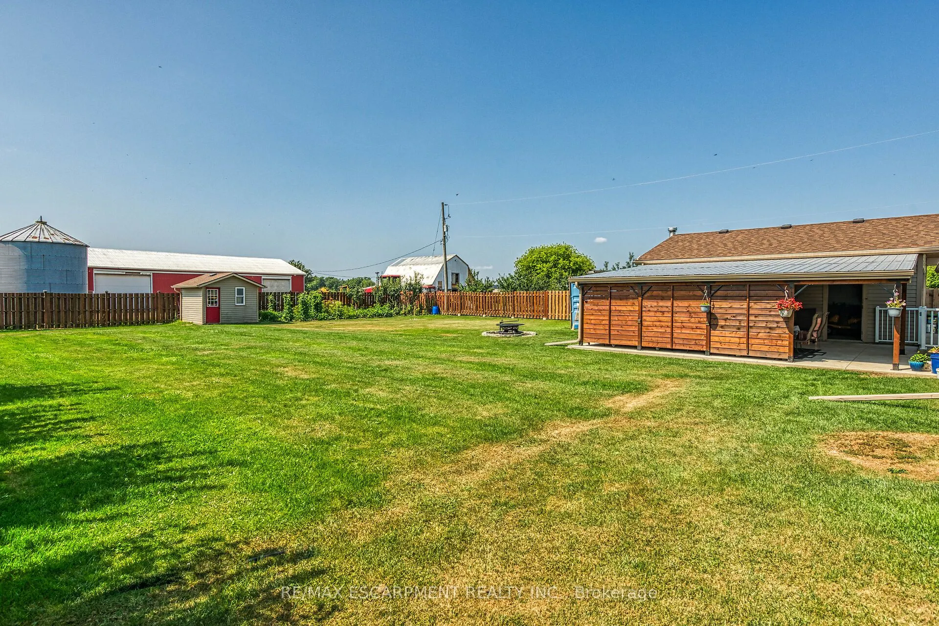 982 Highland Road E