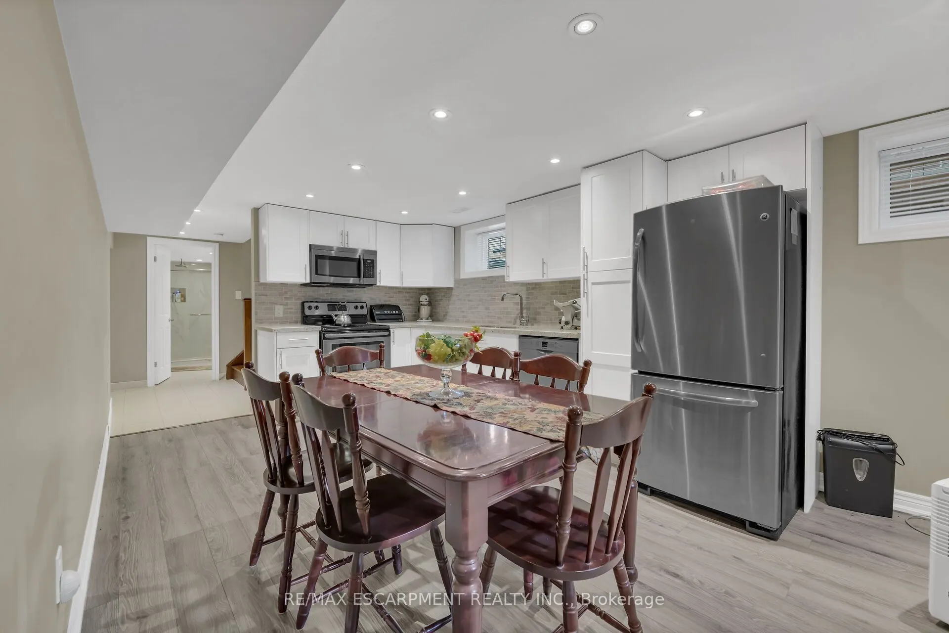 982 Highland Road E