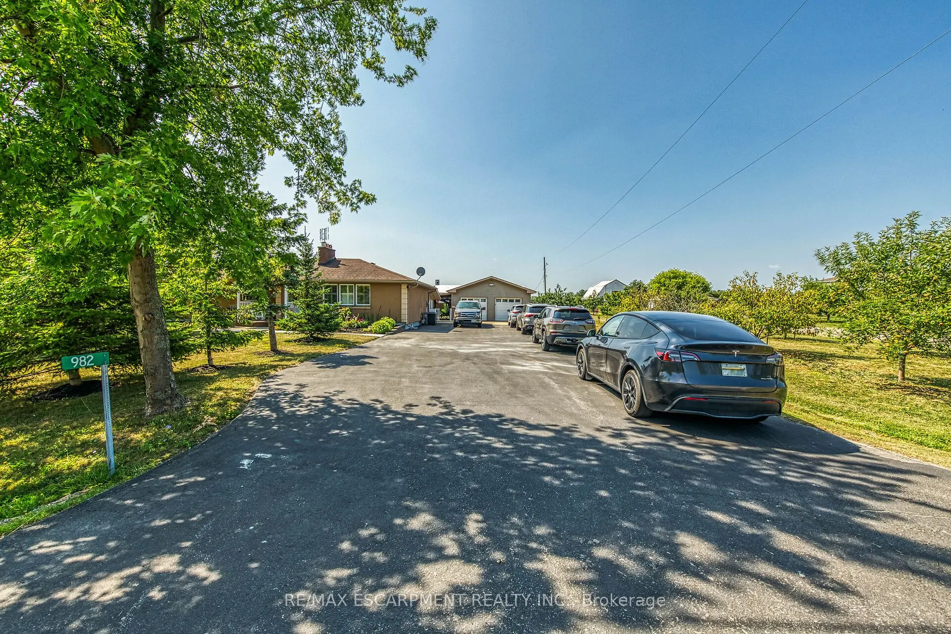 982 Highland Road E