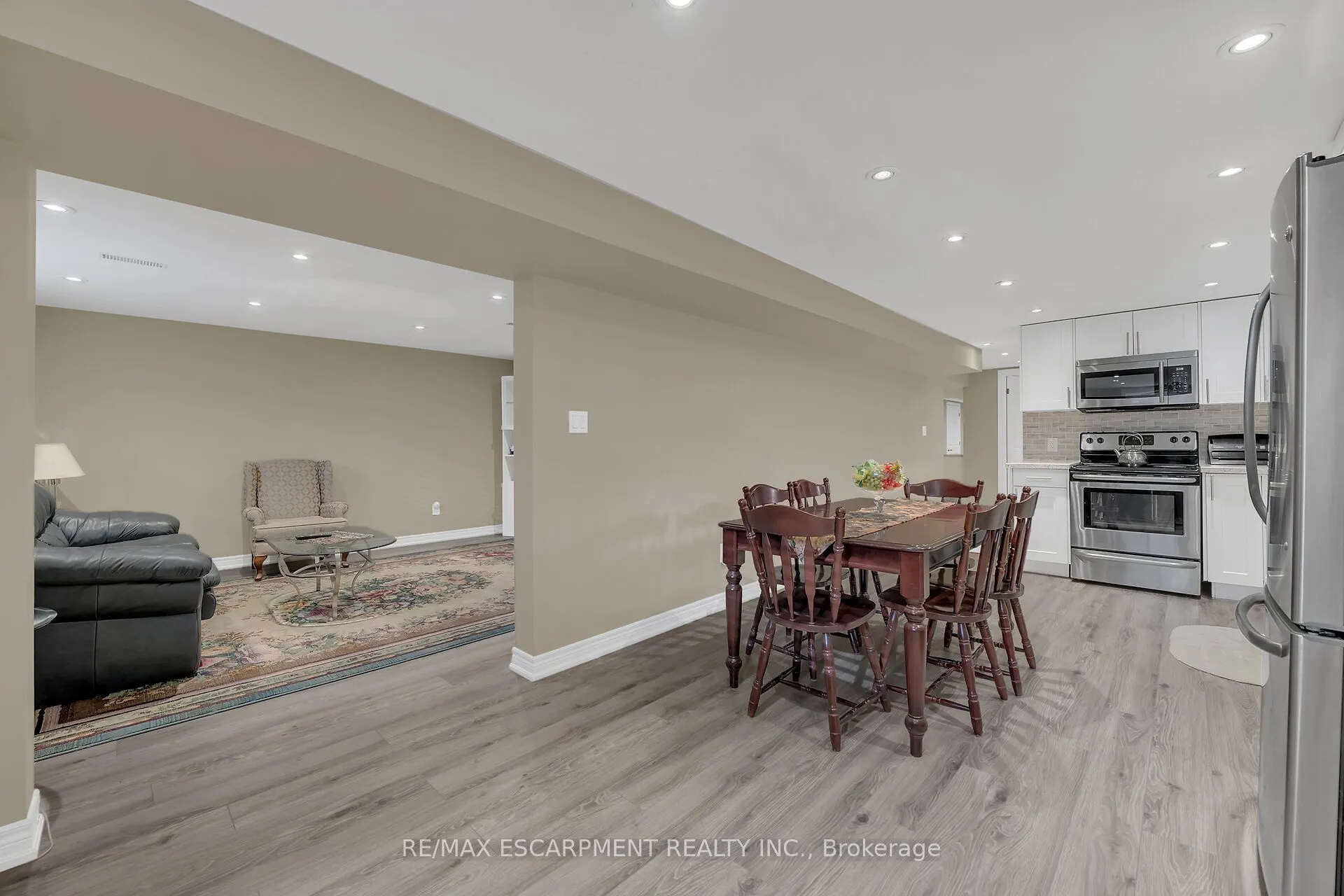982 Highland Road E