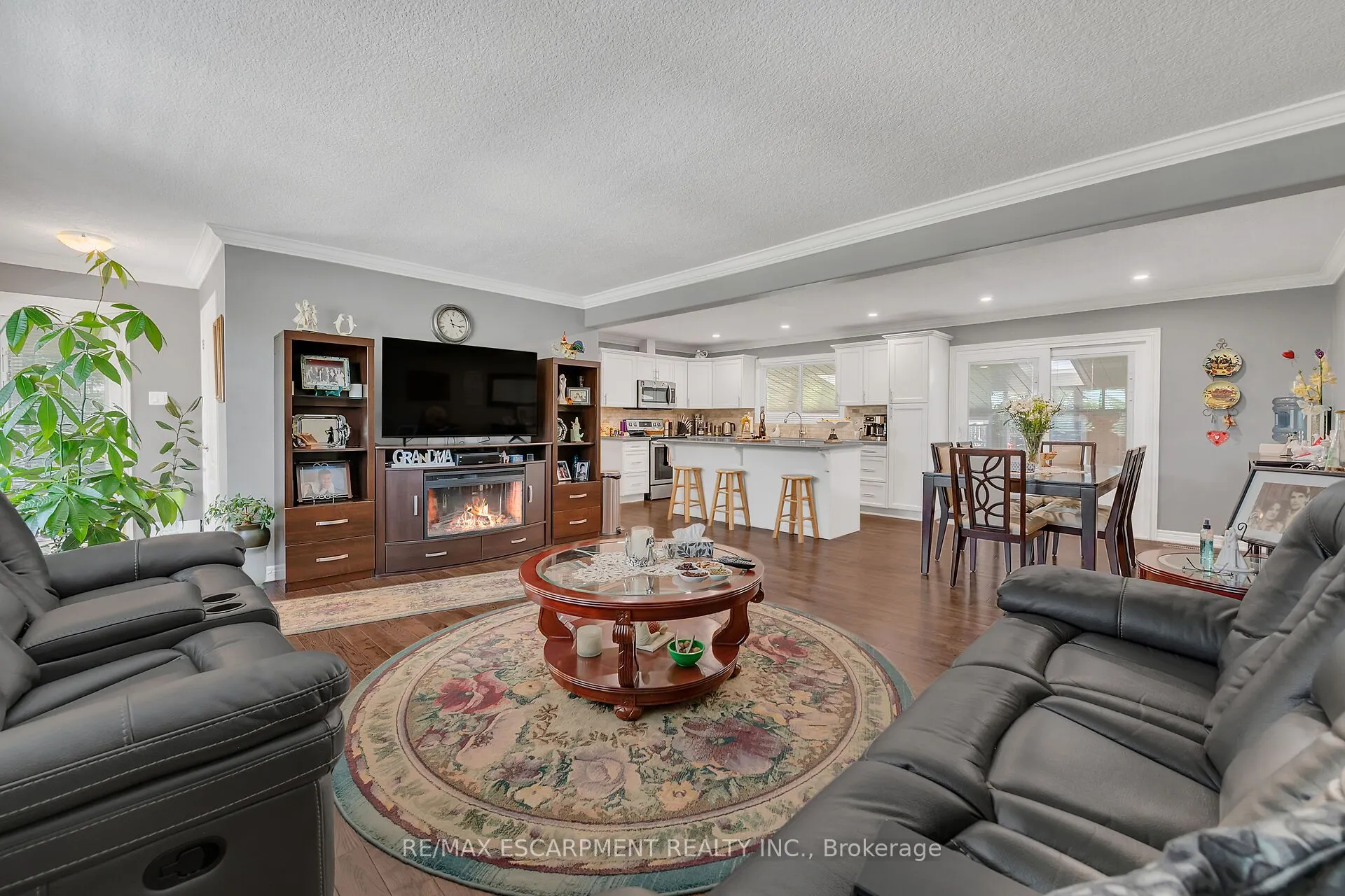 982 Highland Road E