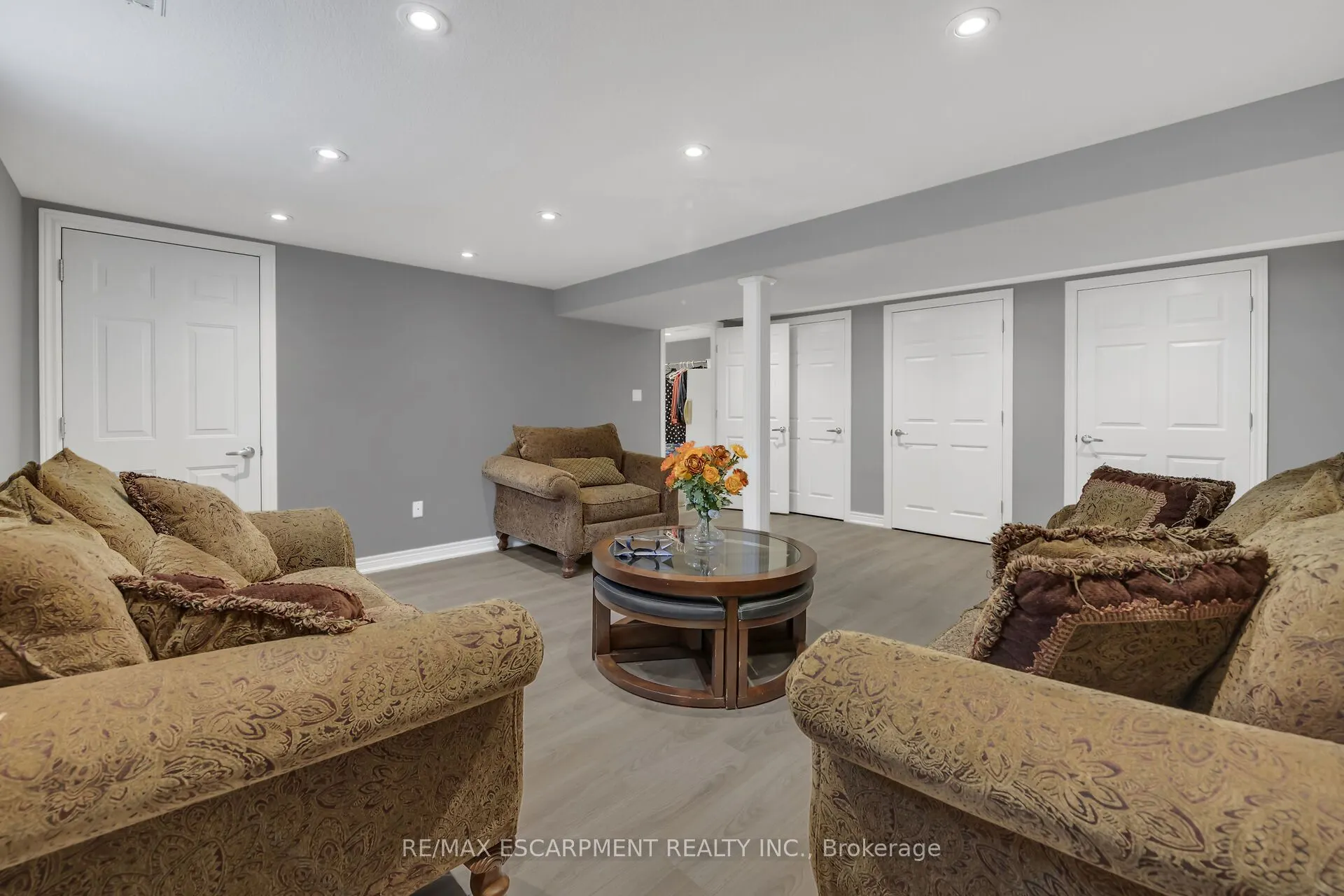 982 Highland Road E