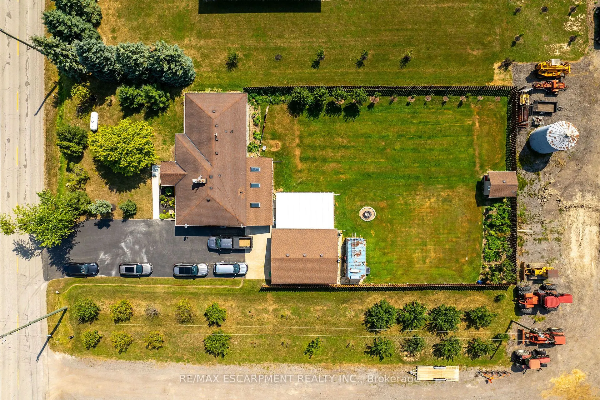 982 Highland Road E
