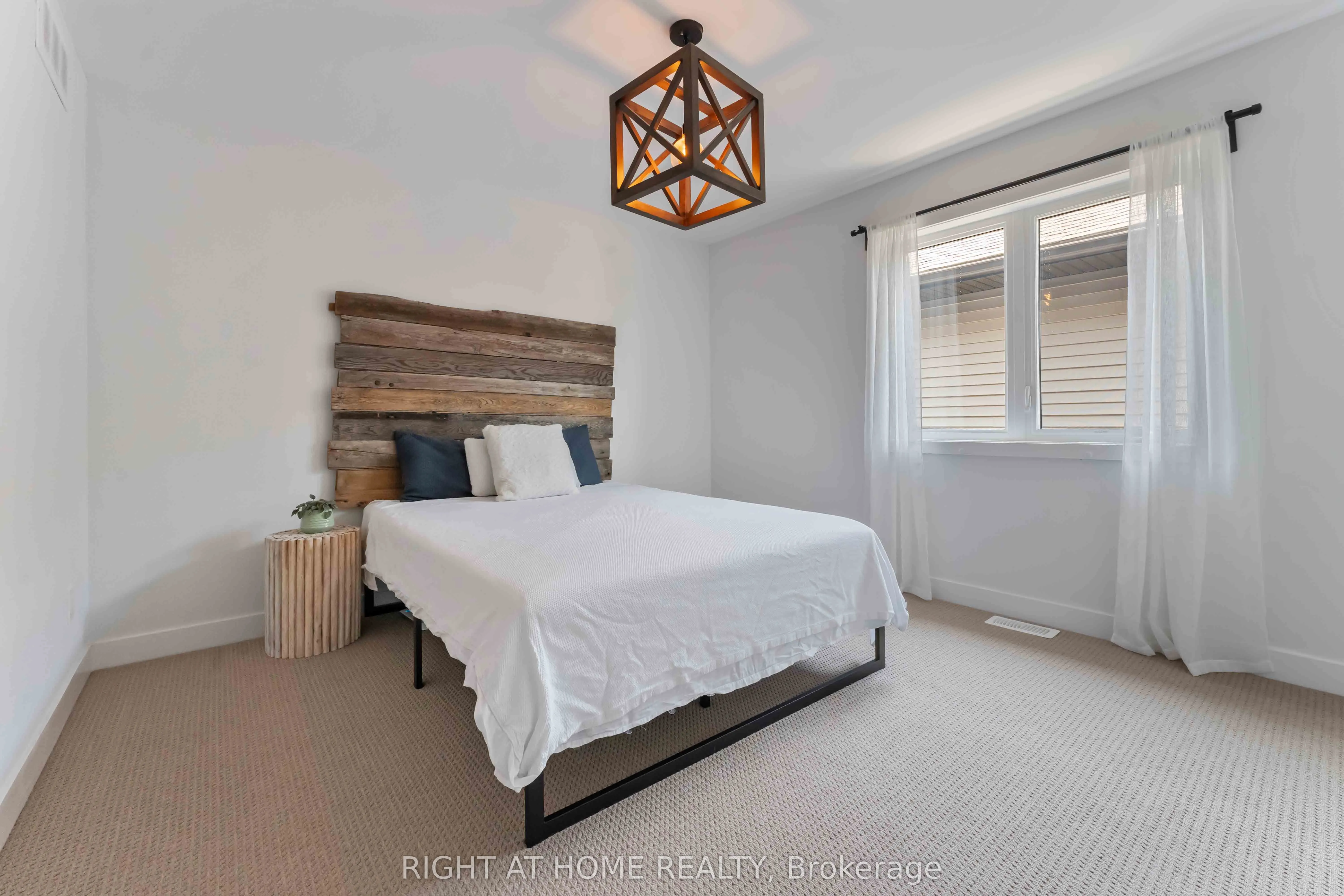 182 CREVASSE Road
