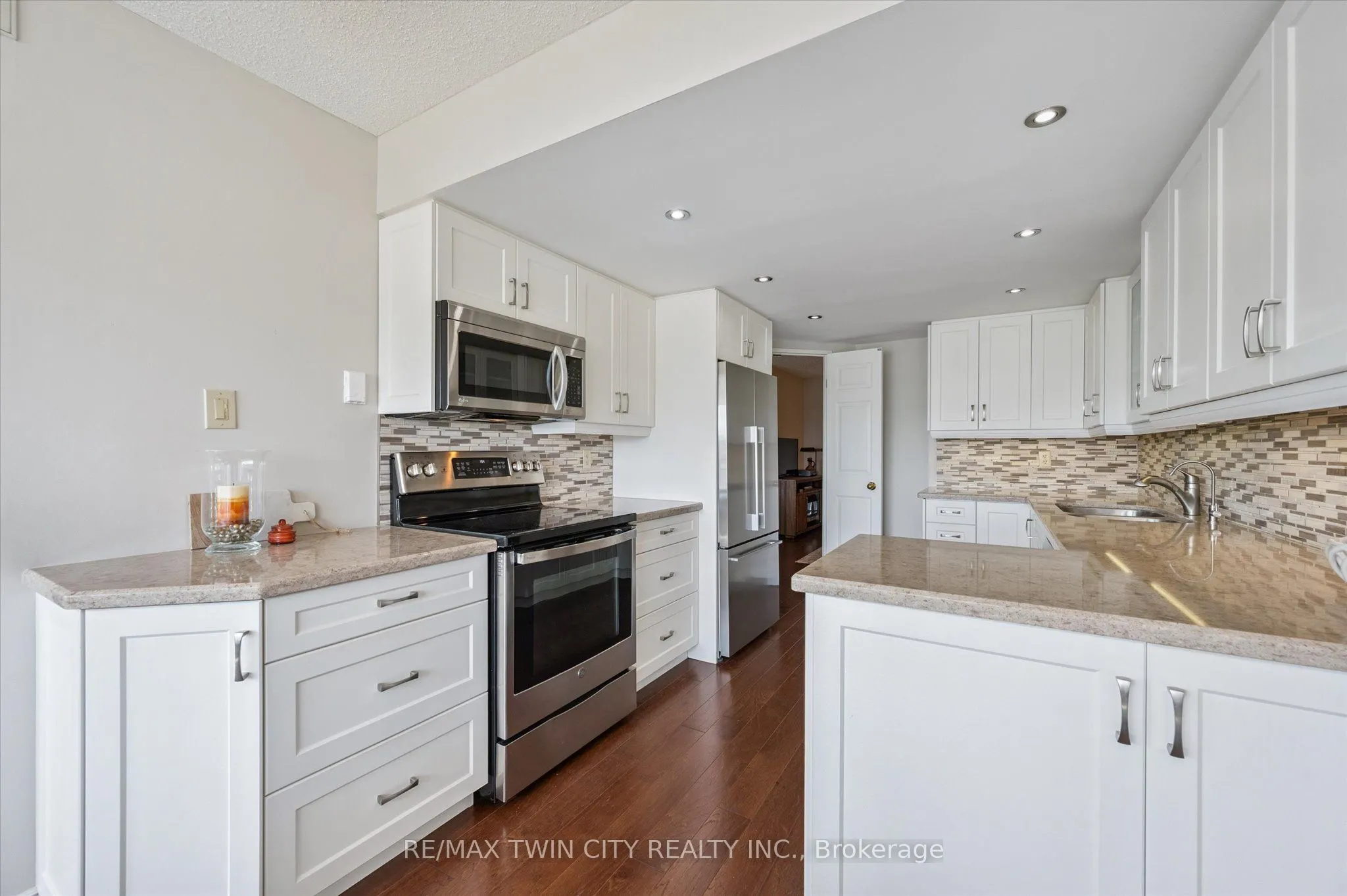 6 WILLOW Street, #704