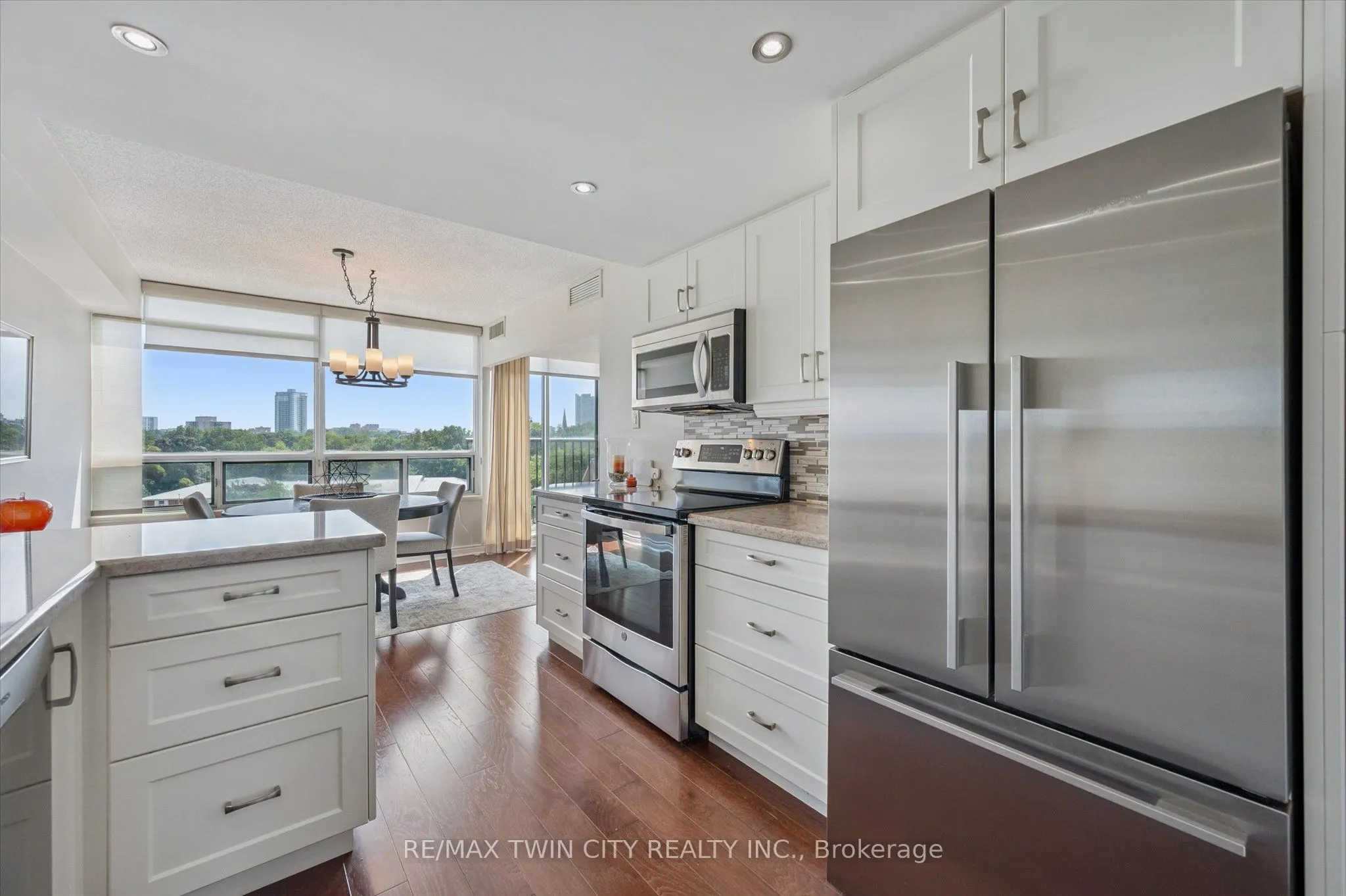 6 WILLOW Street, #704