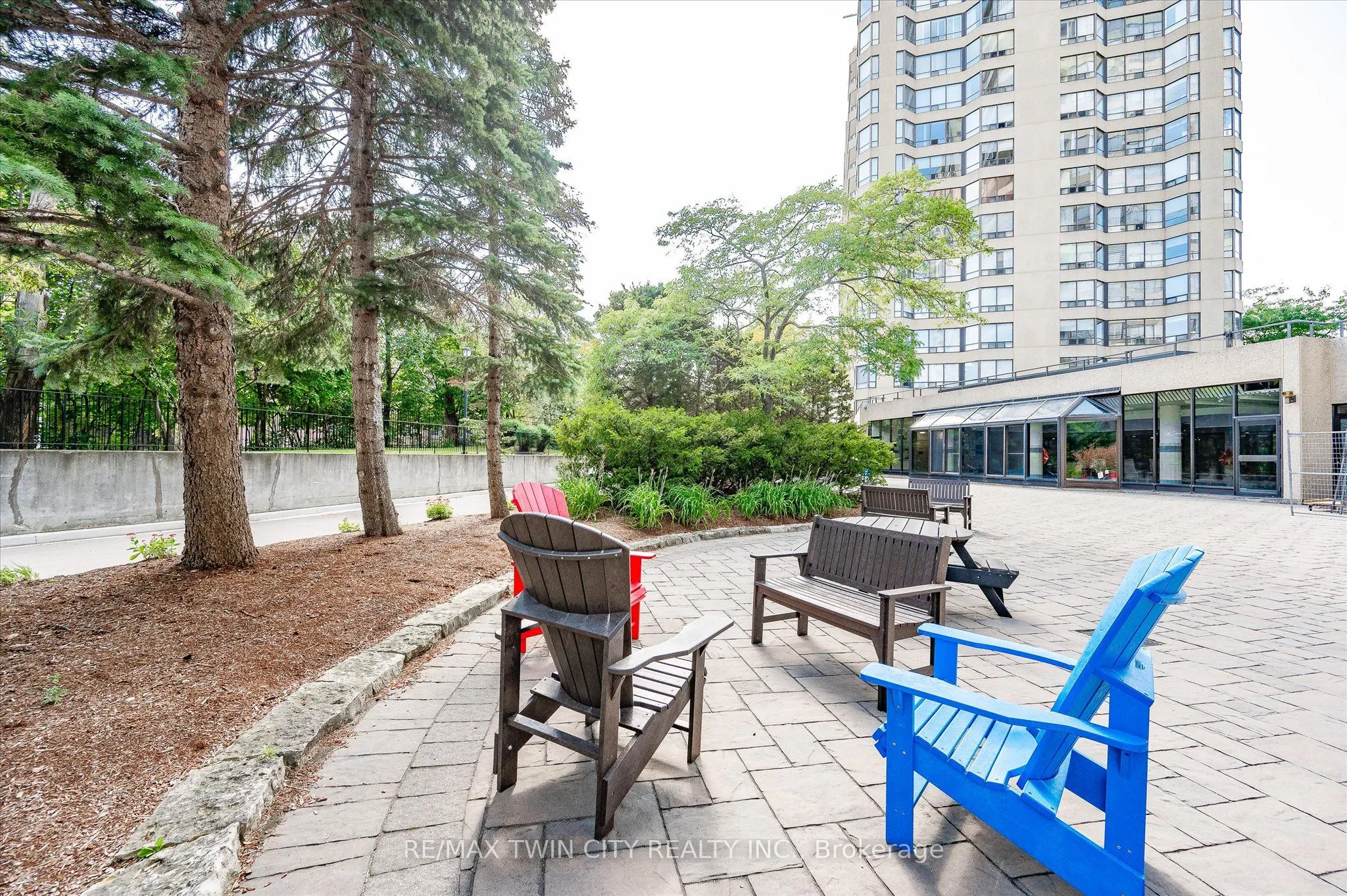 6 WILLOW Street, #704