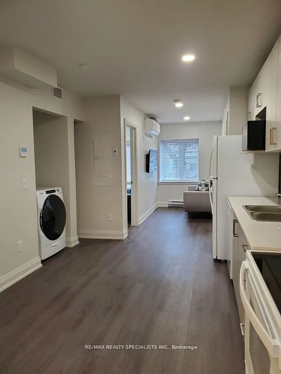 307 King Street E, #302