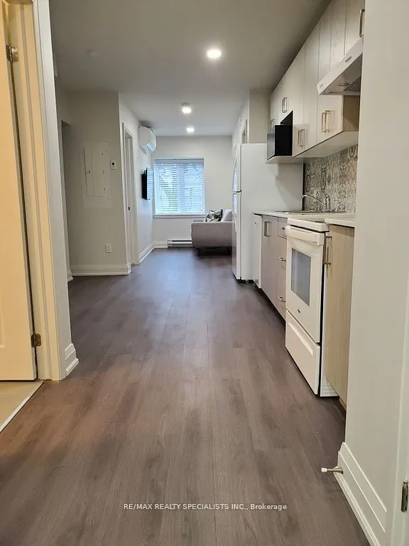 307 King Street E, #302