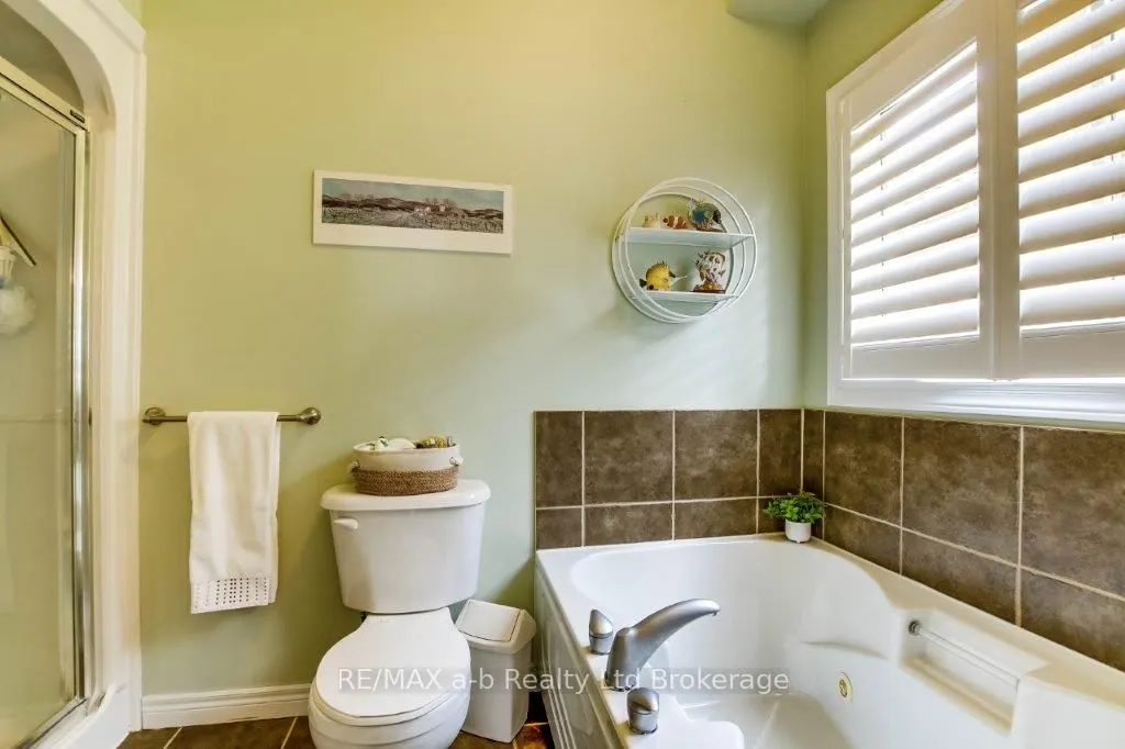 717 Garden Court Crescent