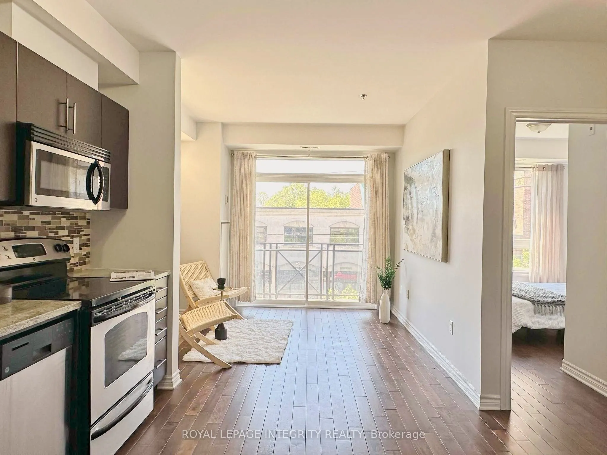 429 Kent Street, #320