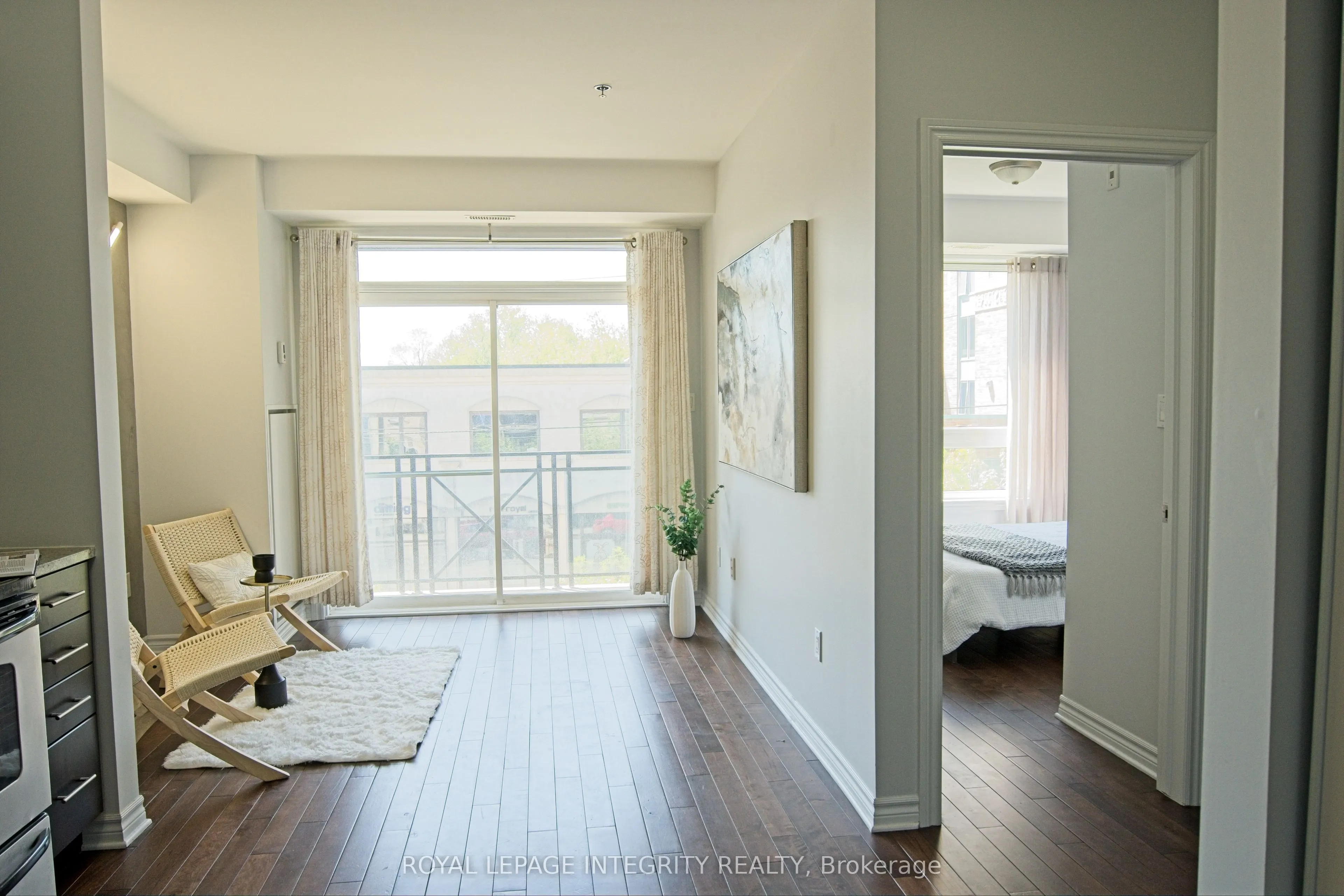 429 Kent Street, #320