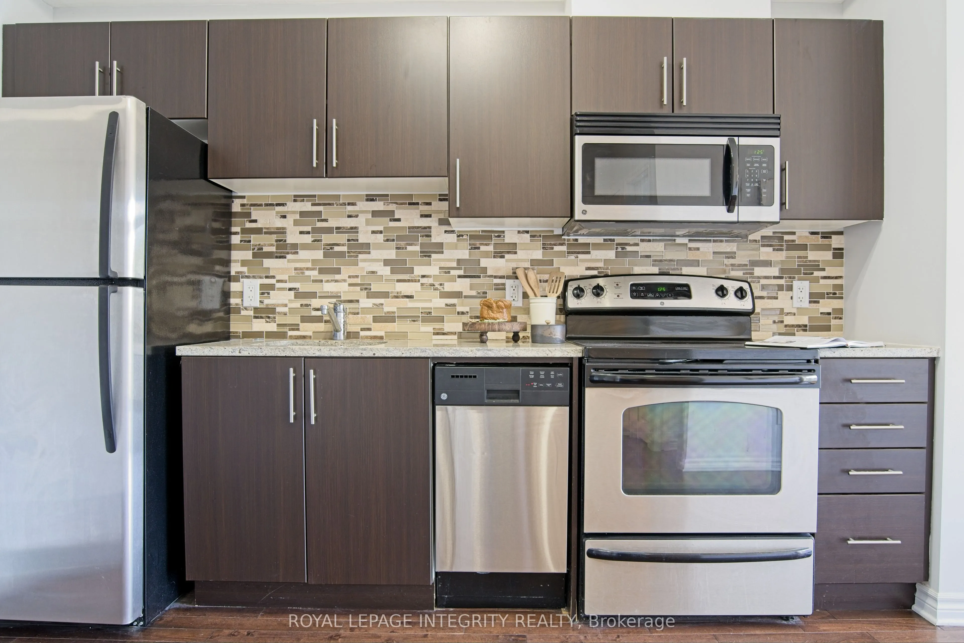 429 Kent Street, #320
