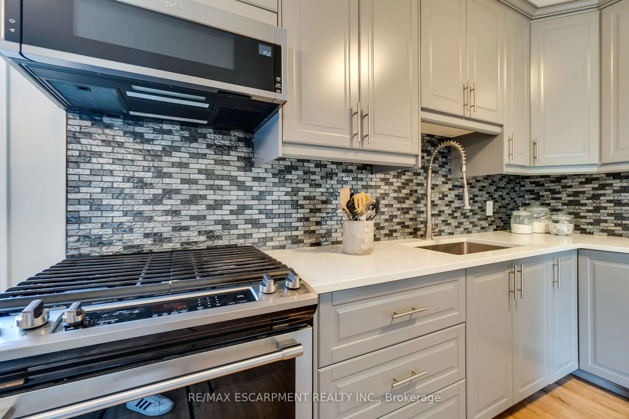 17 RONALDSHAY Avenue