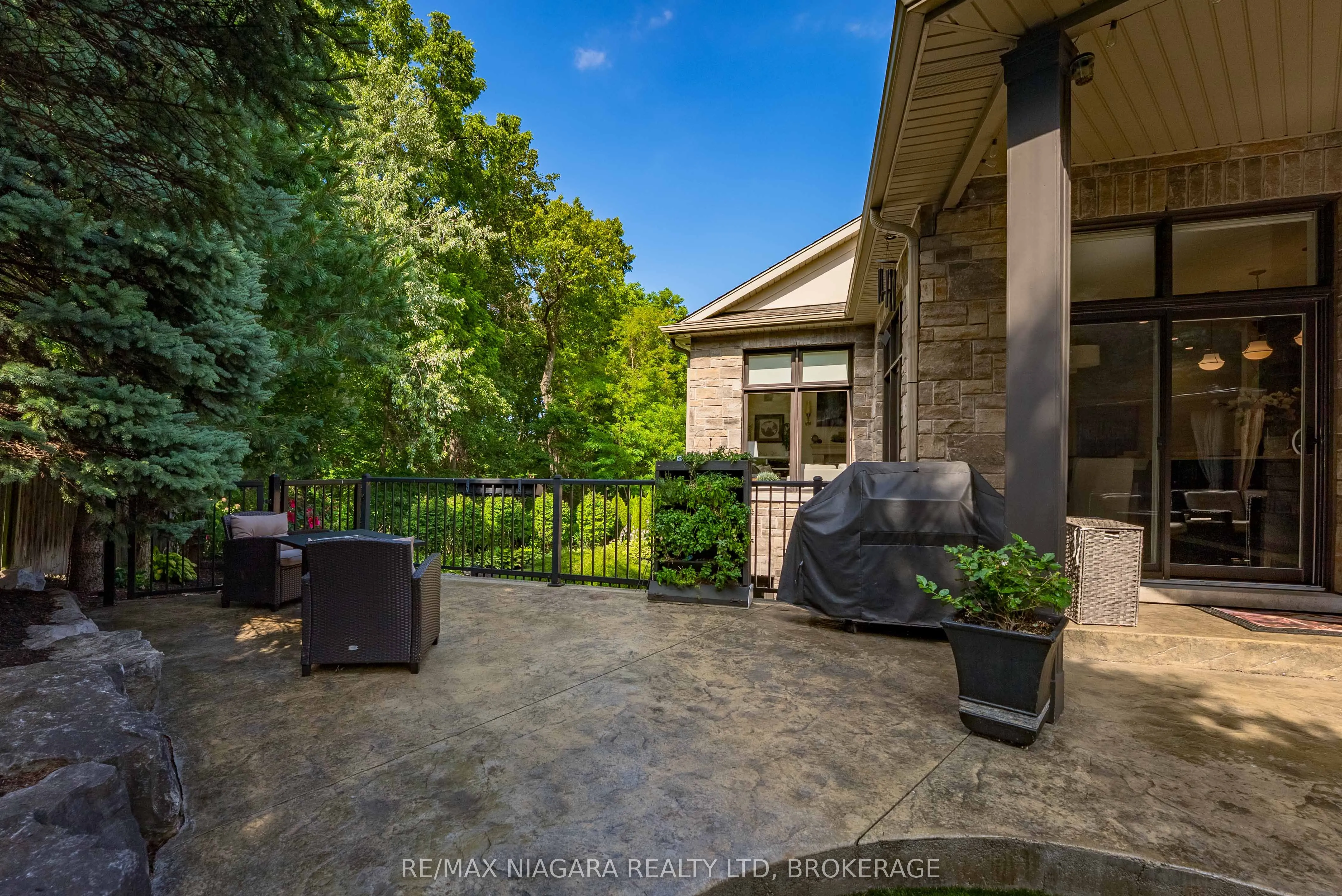 6394 Pinestone Road