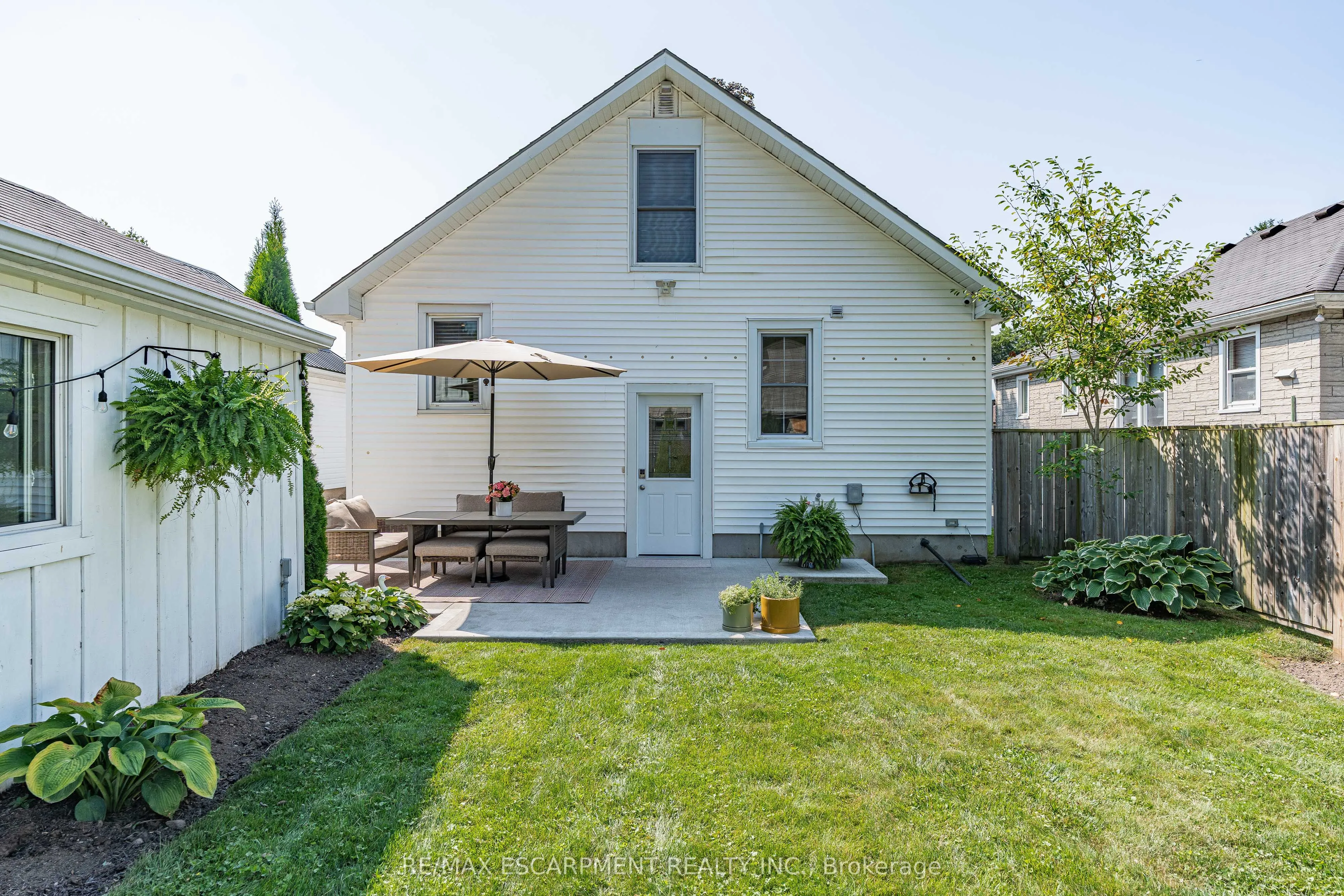 17 Davis Street W