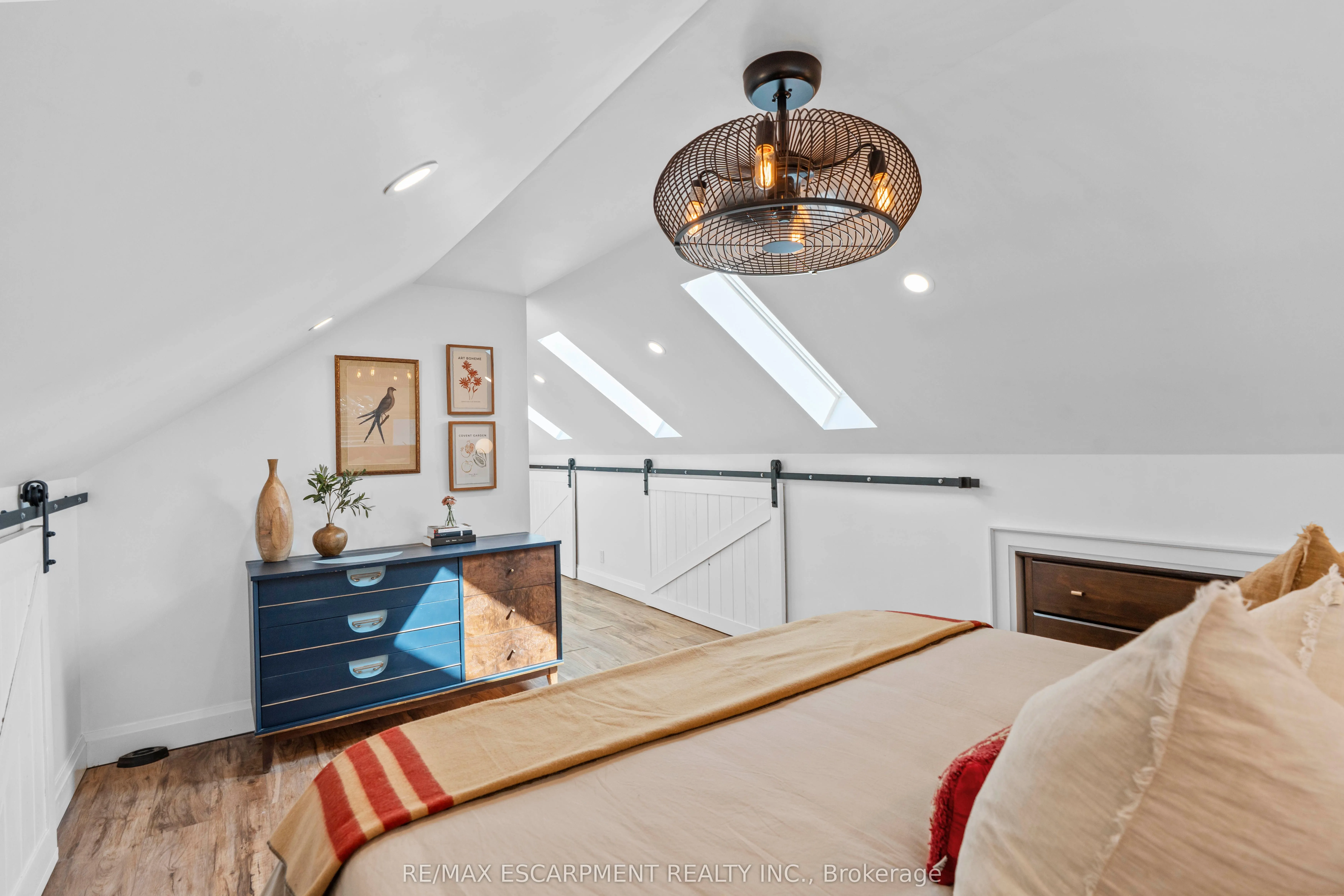 17 Davis Street W