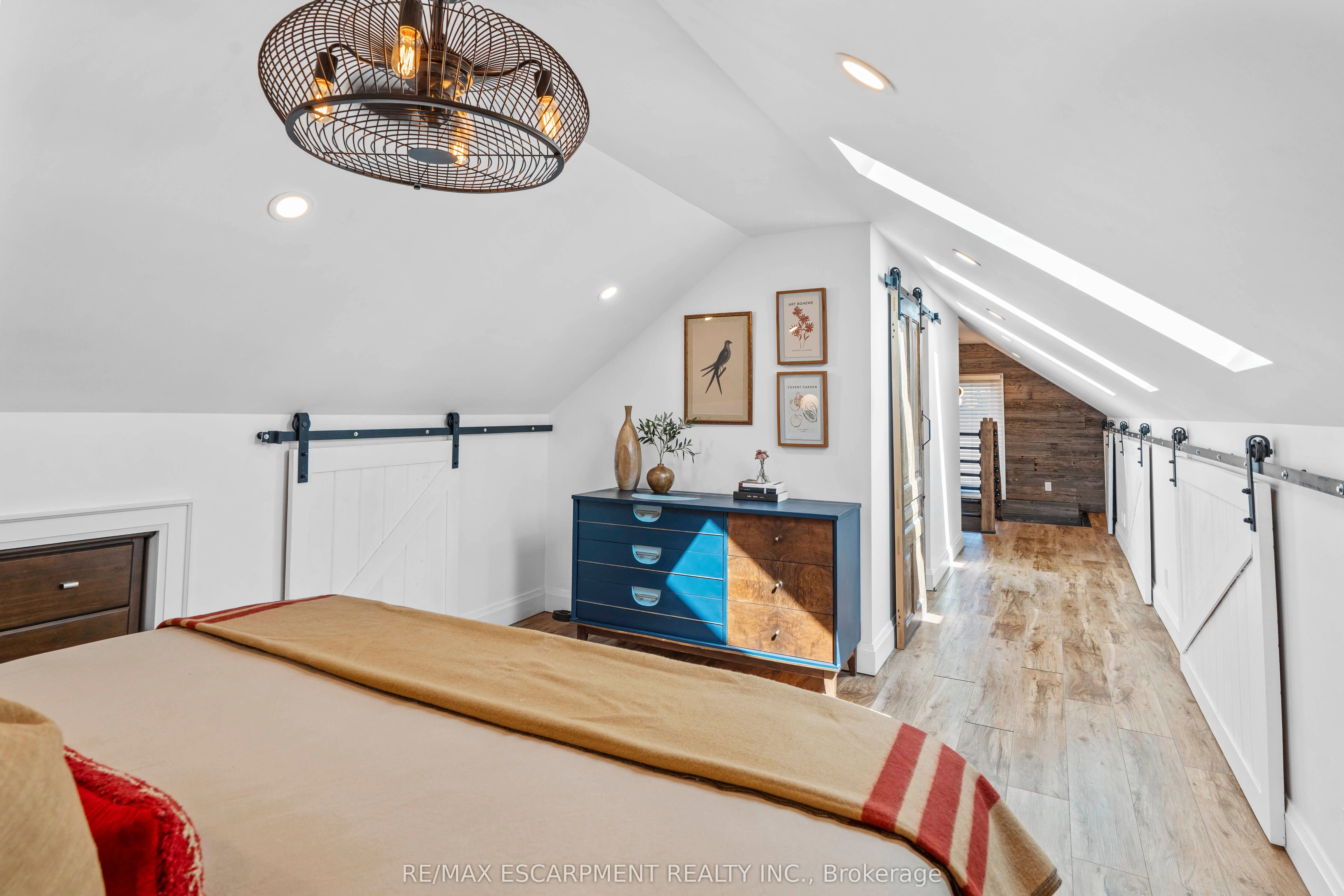 17 Davis Street W