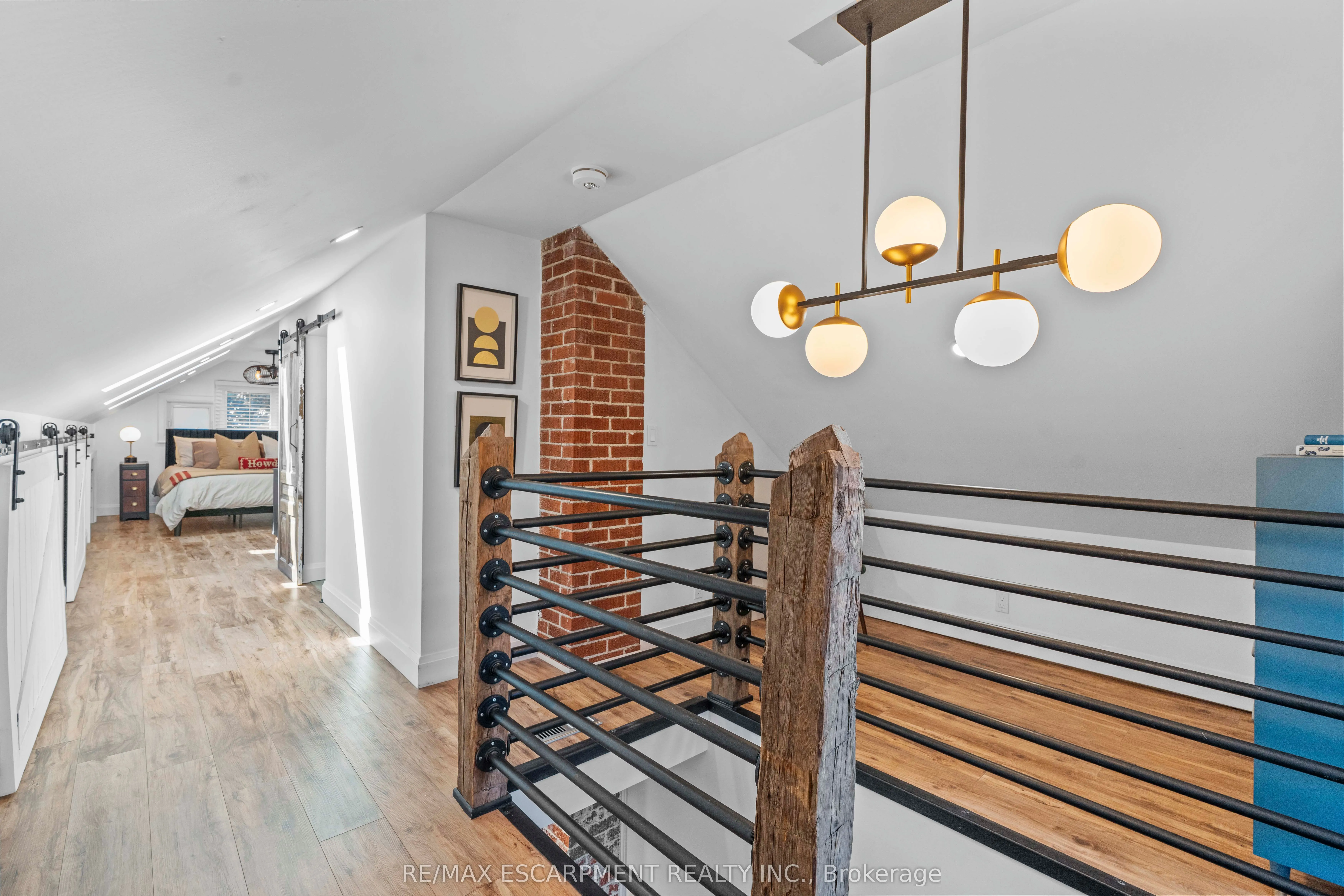 17 Davis Street W