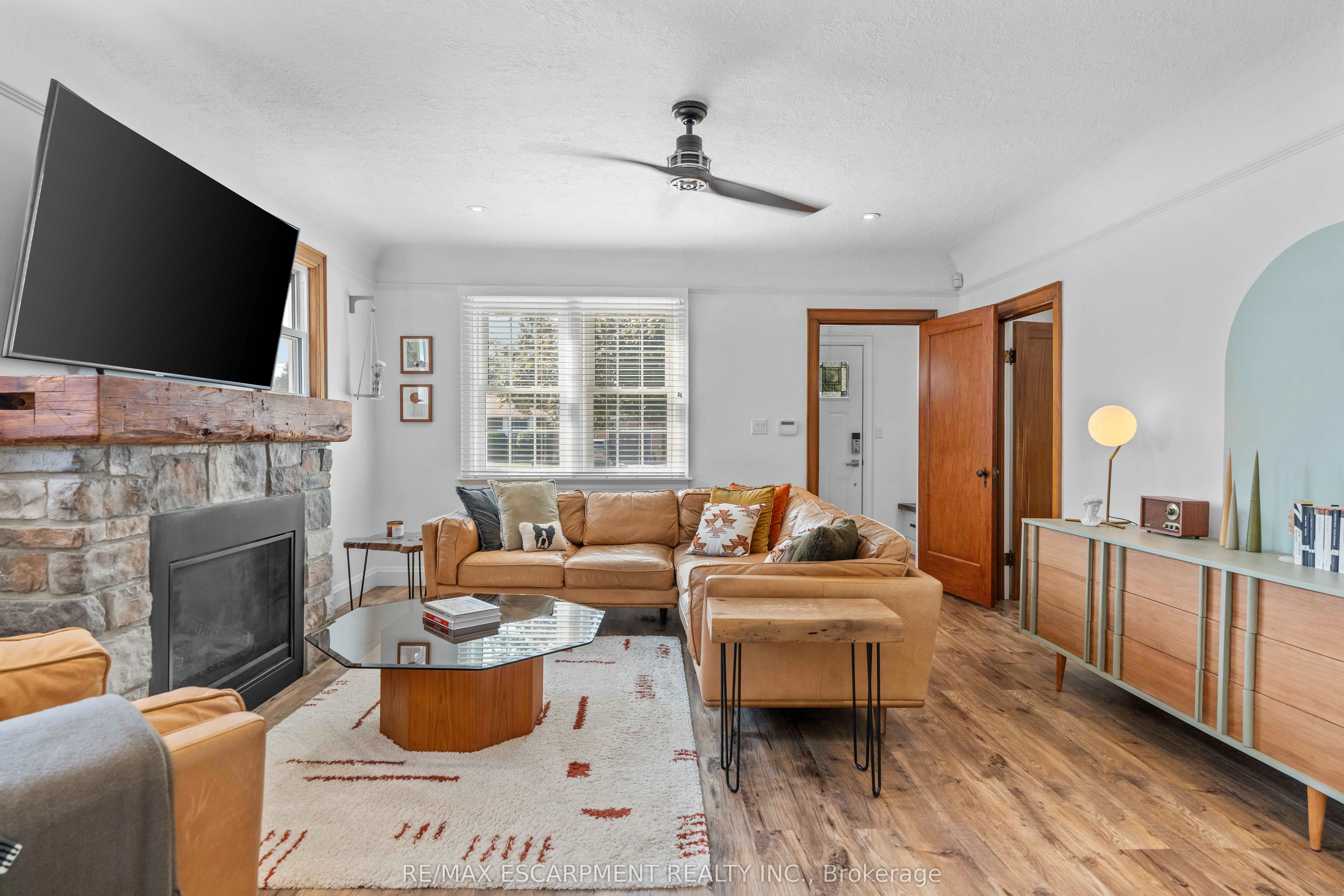 17 Davis Street W