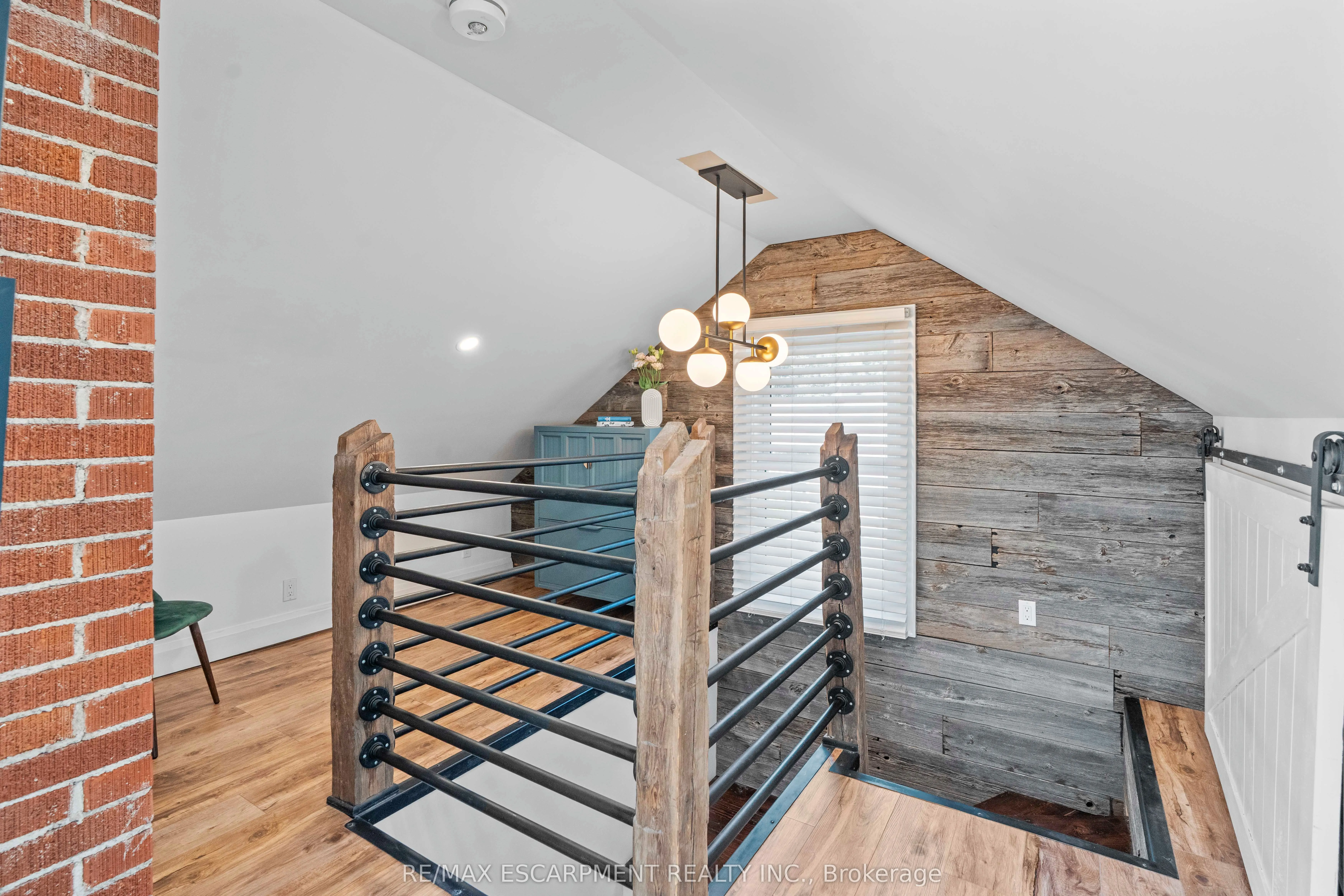 17 Davis Street W