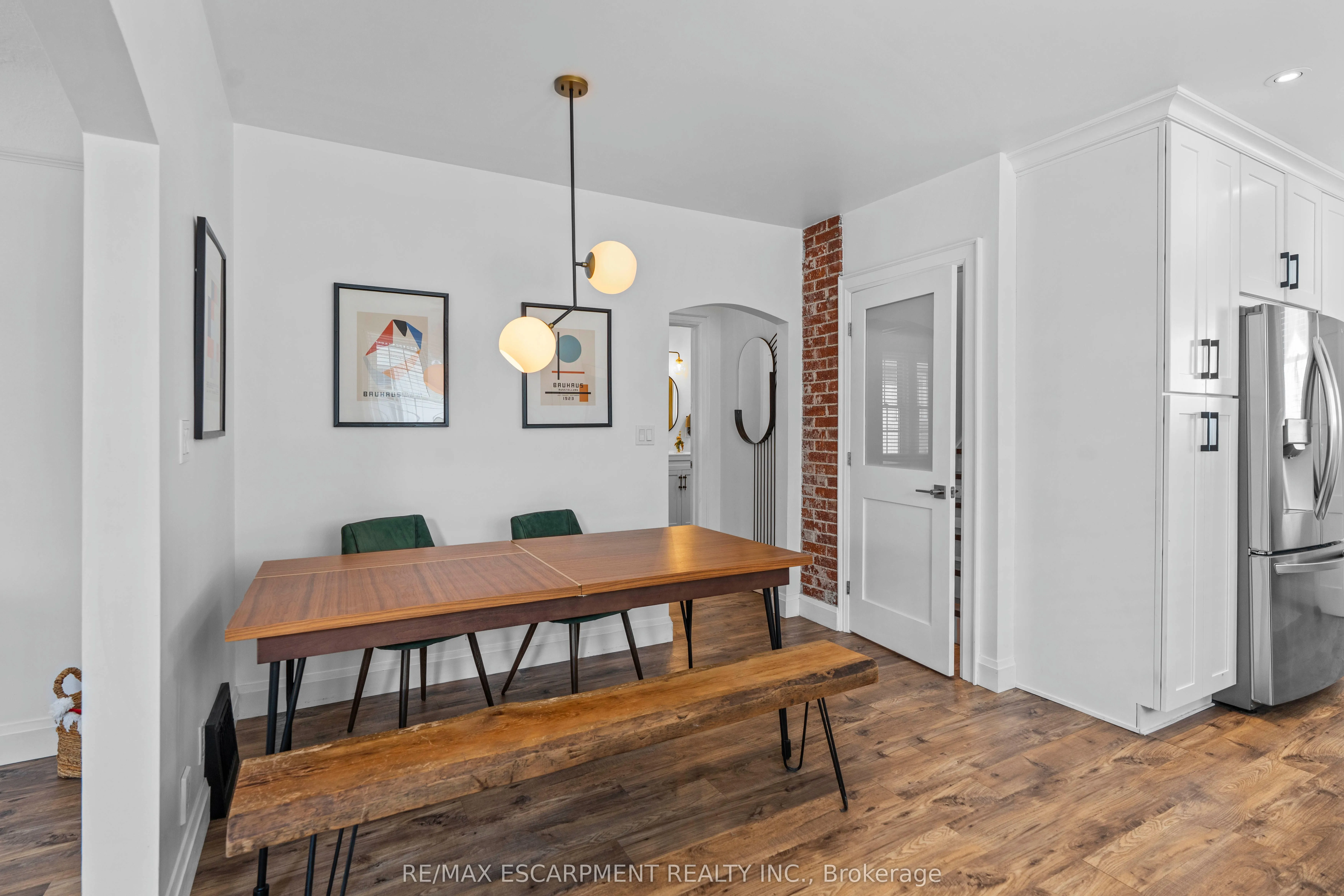 17 Davis Street W