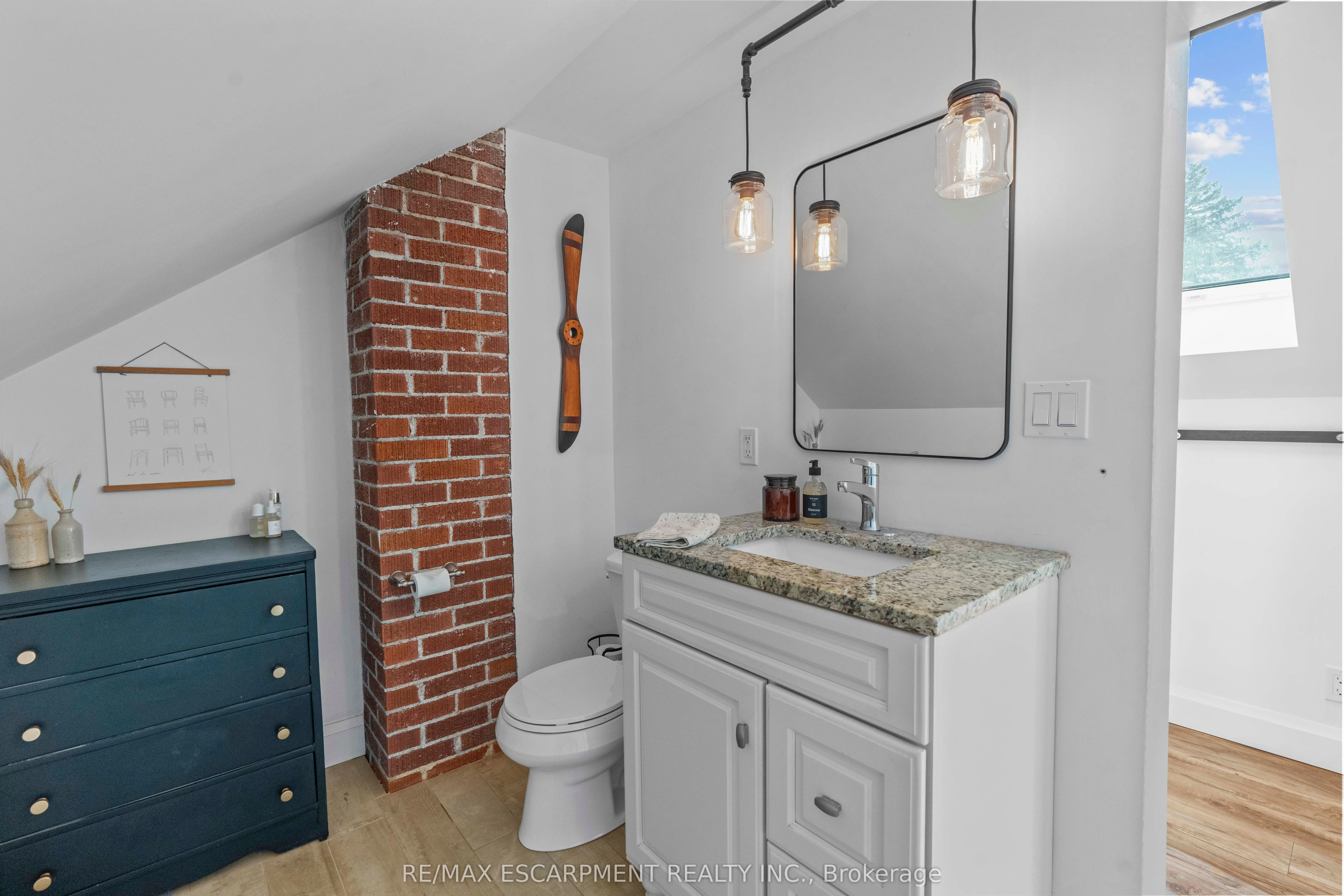 17 Davis Street W