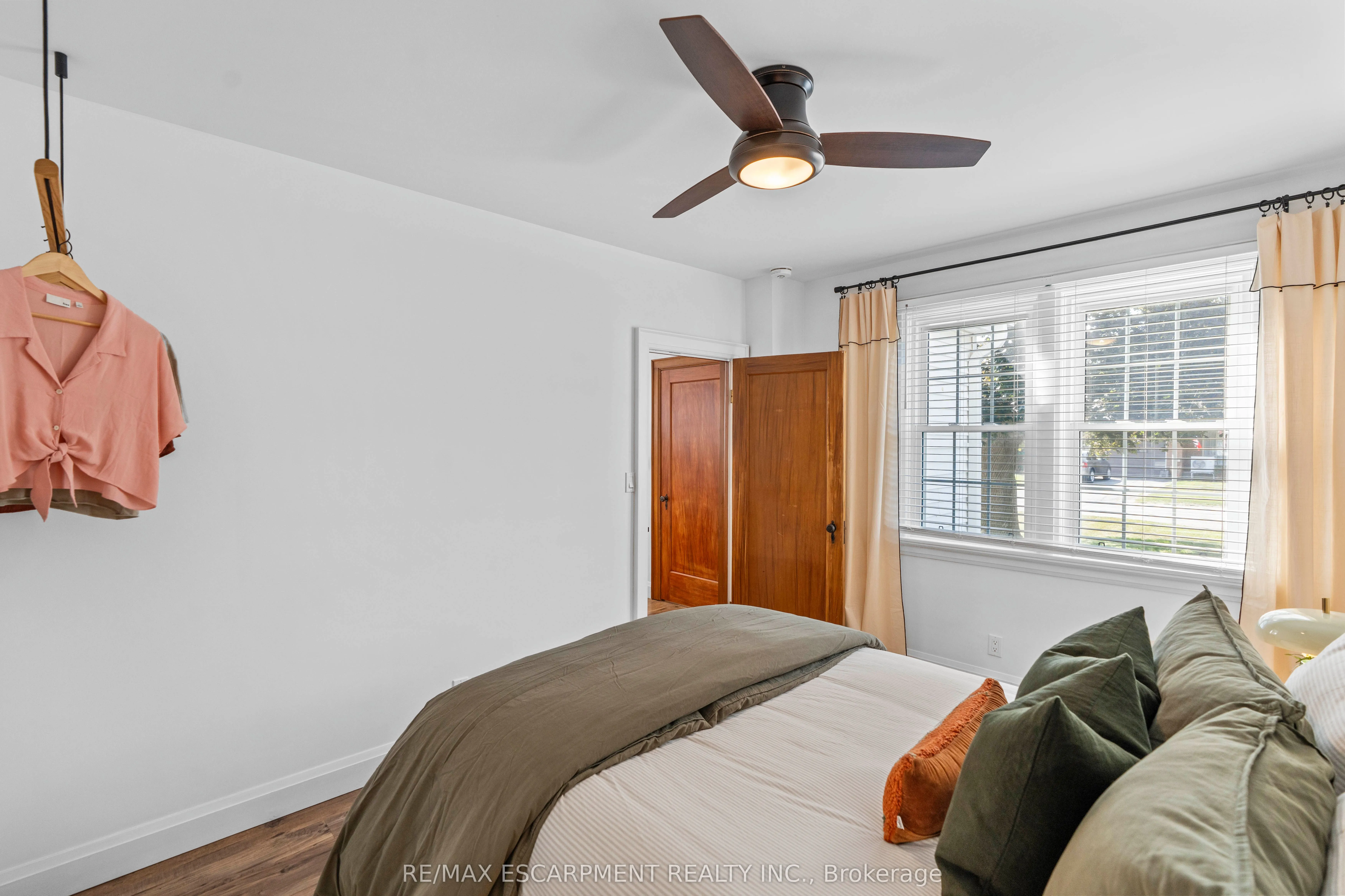 17 Davis Street W
