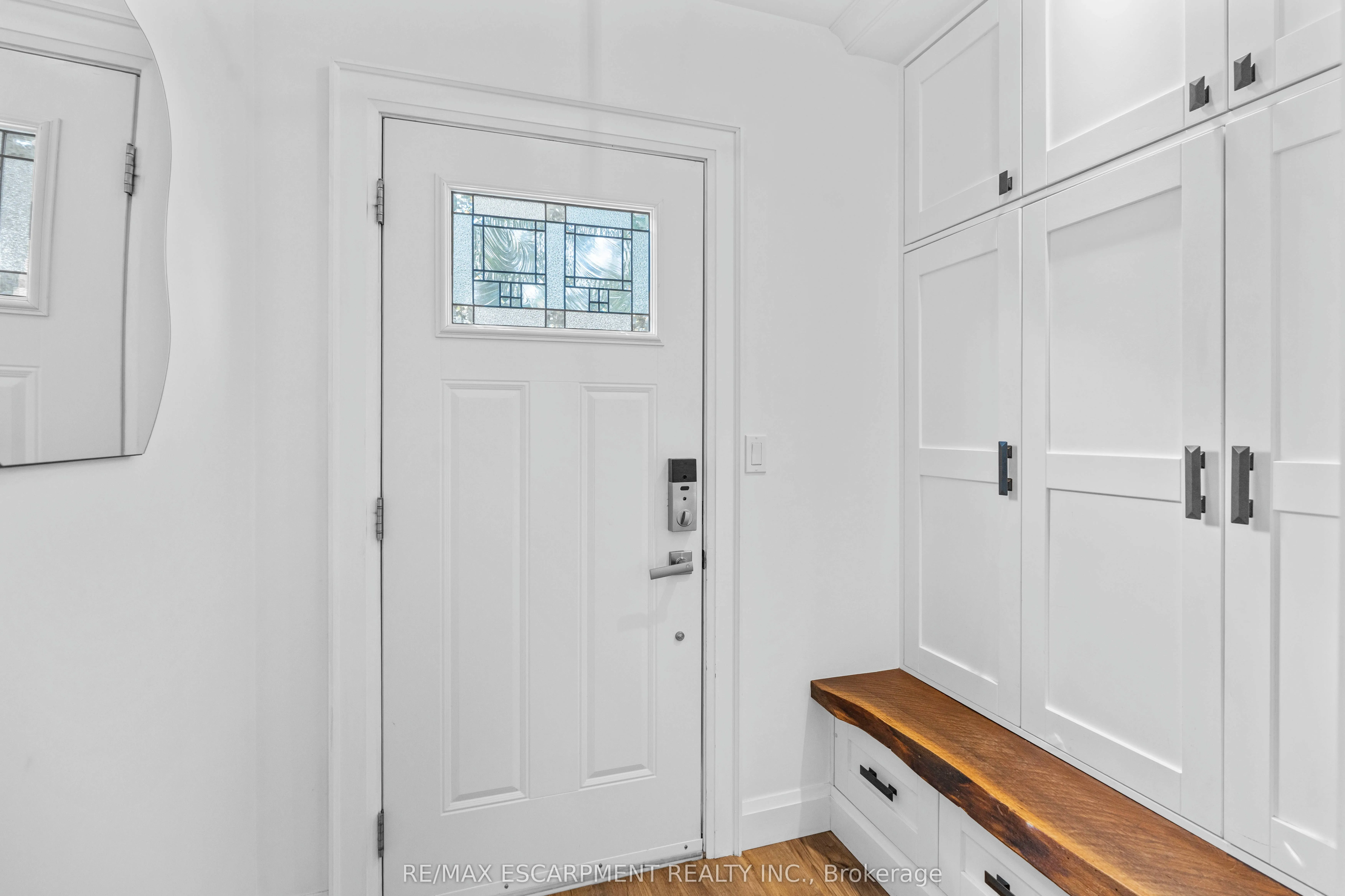 17 Davis Street W