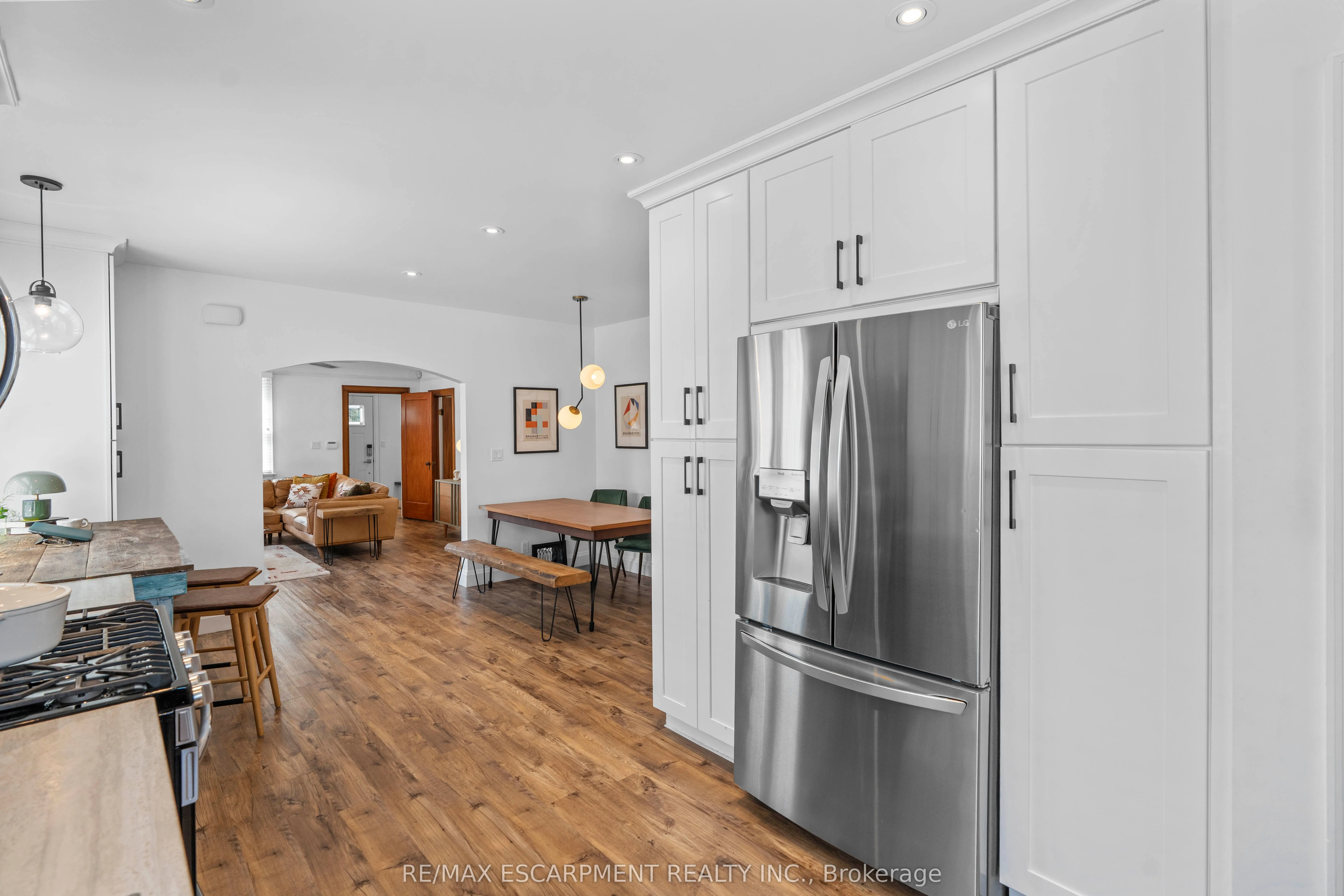 17 Davis Street W