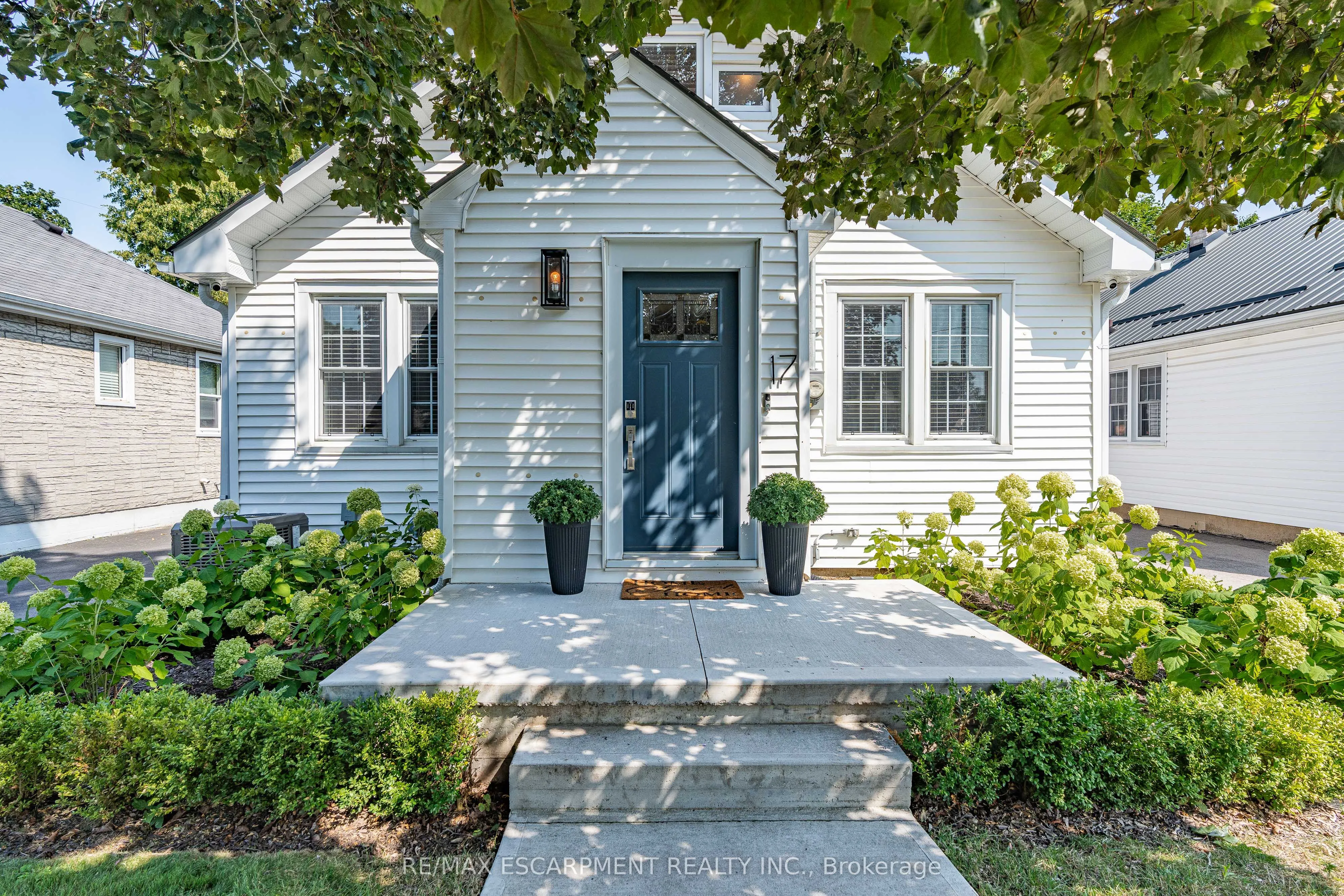 17 Davis Street W