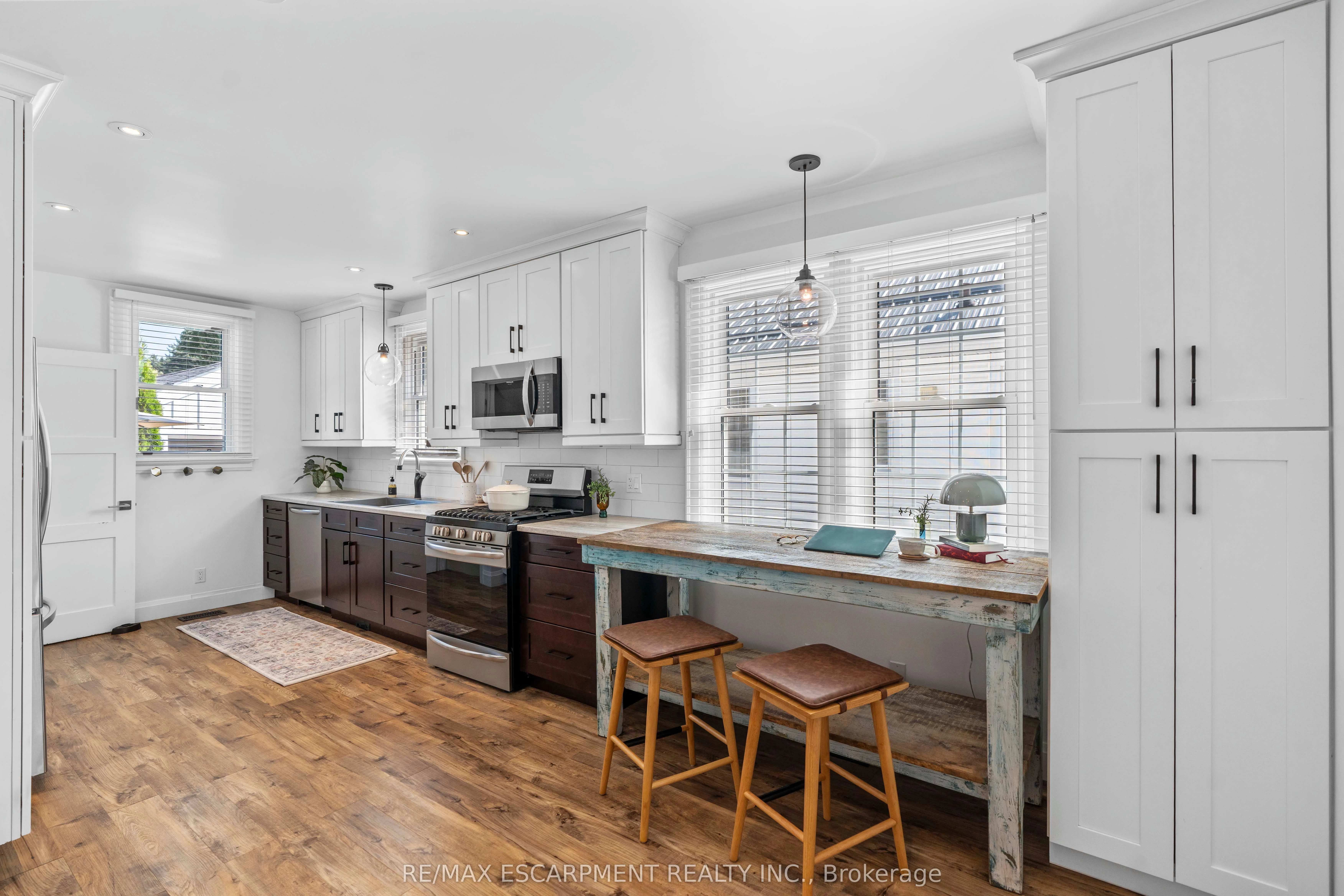 17 Davis Street W