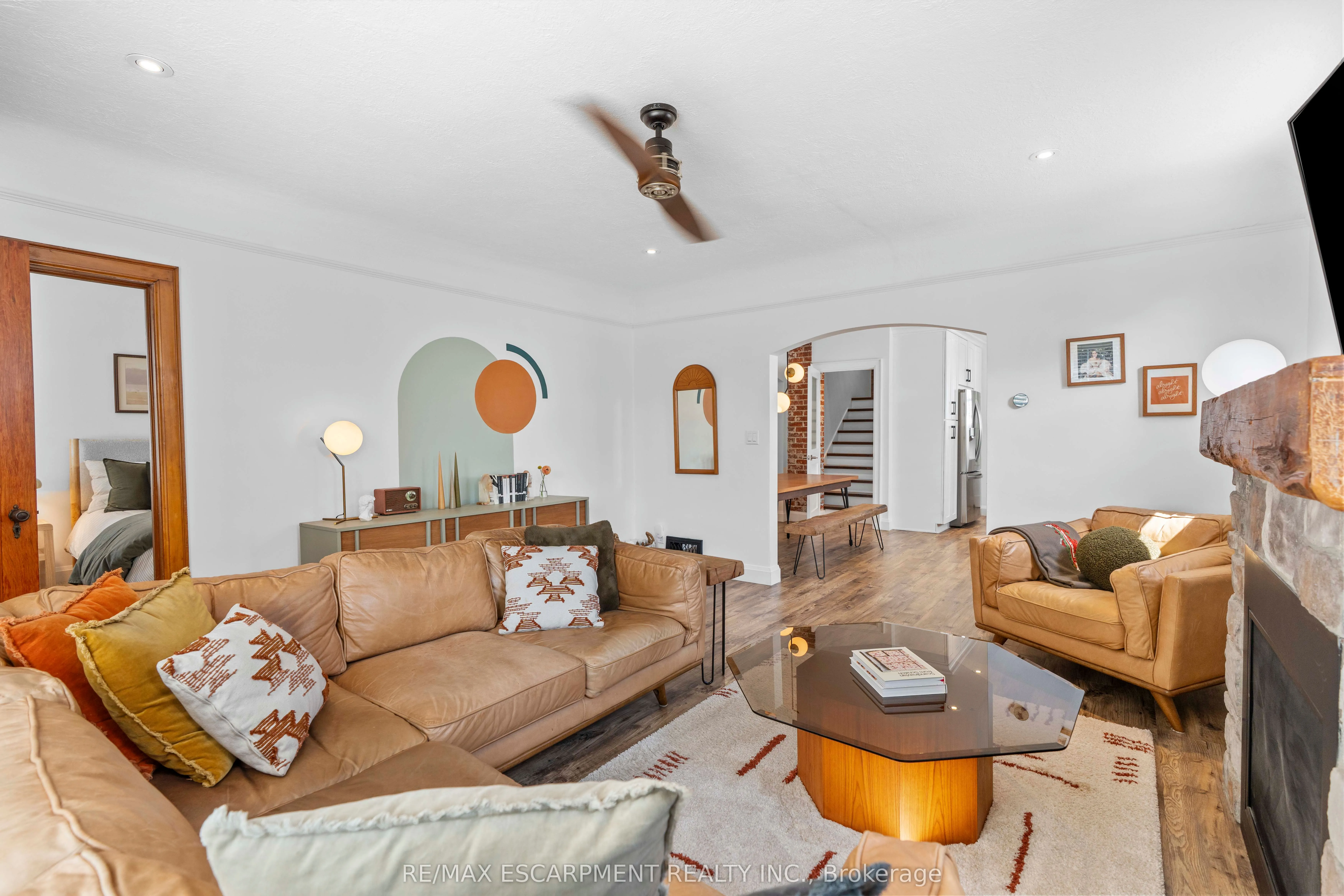 17 Davis Street W