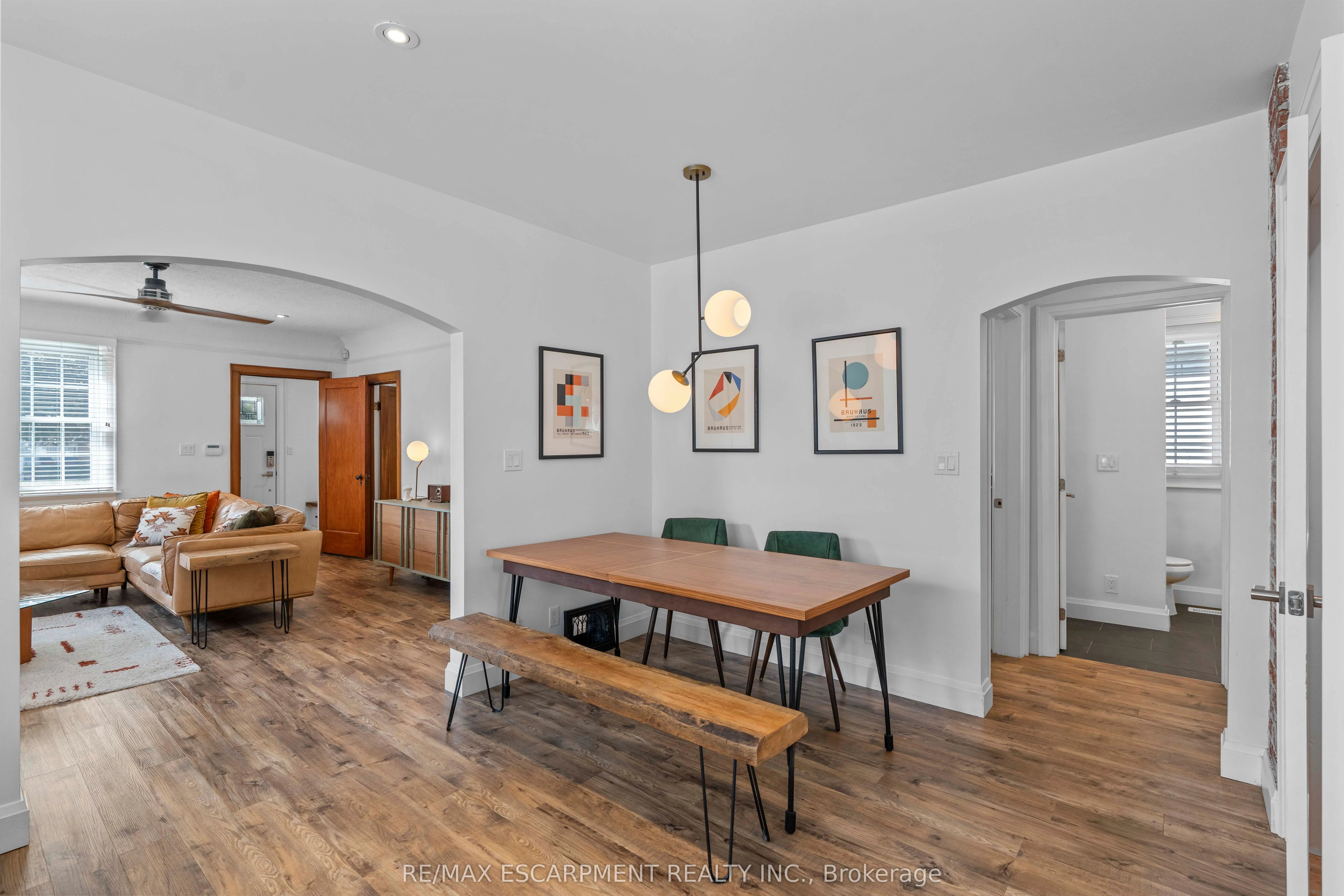 17 Davis Street W