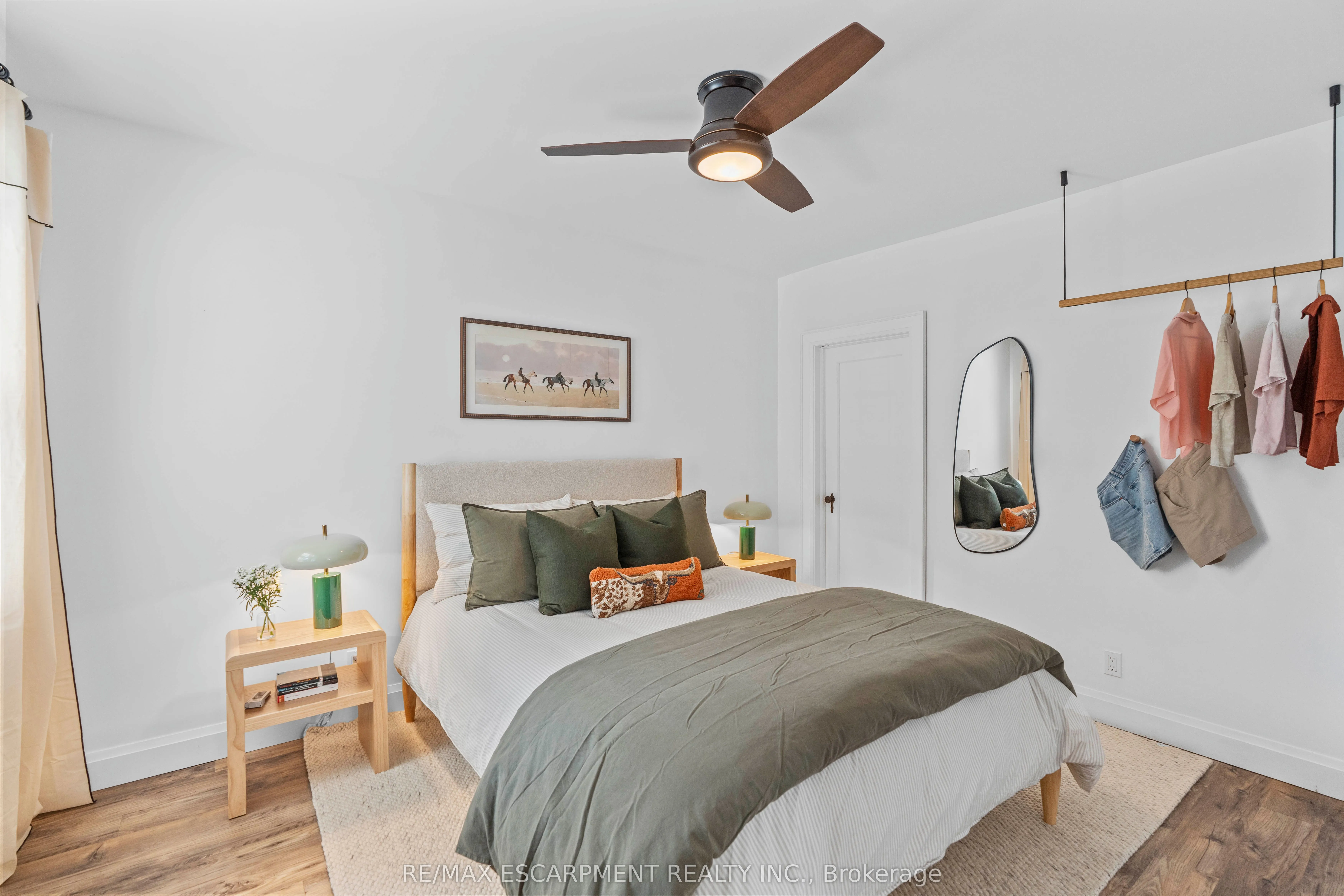 17 Davis Street W
