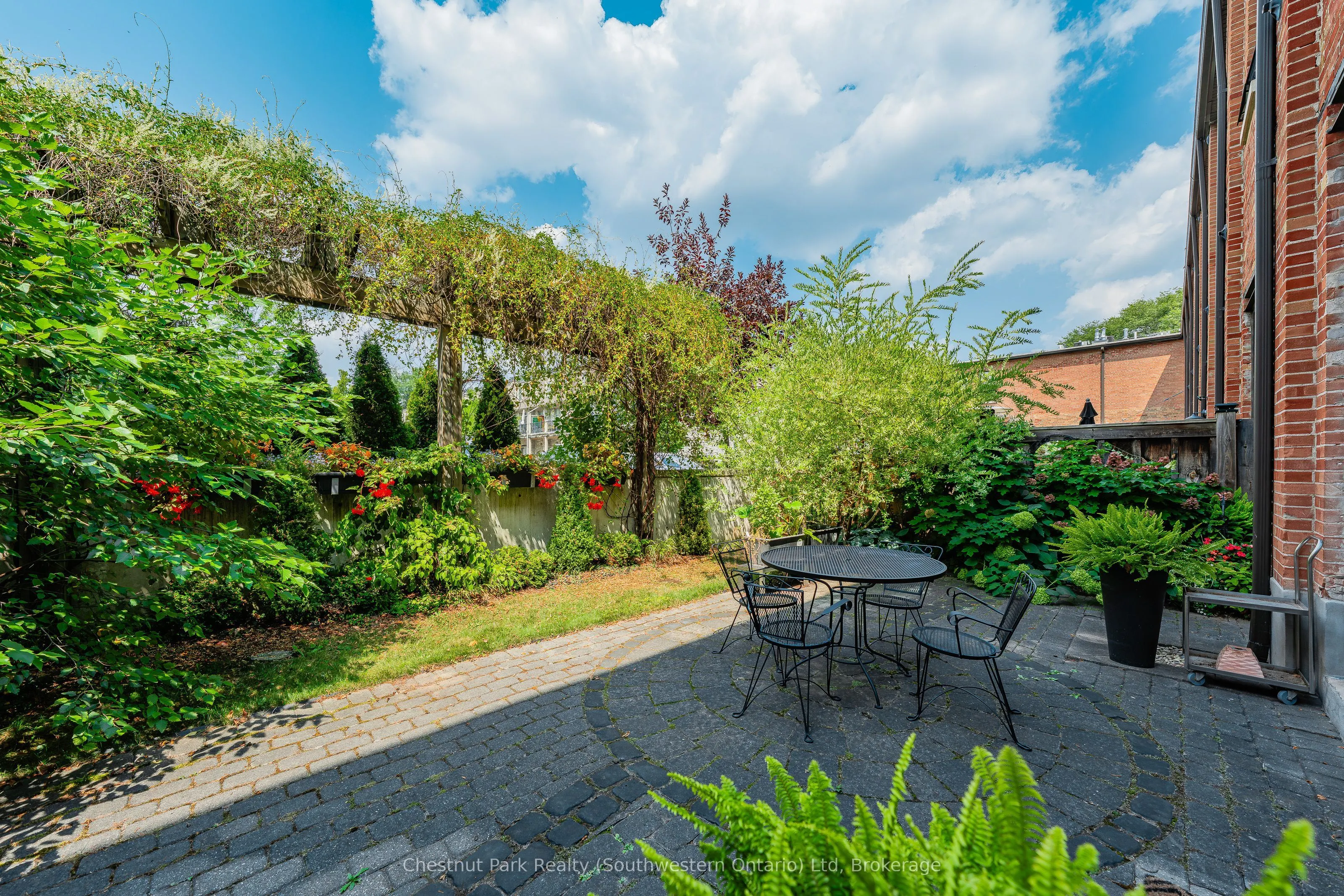 60 Cardigan Street, #106