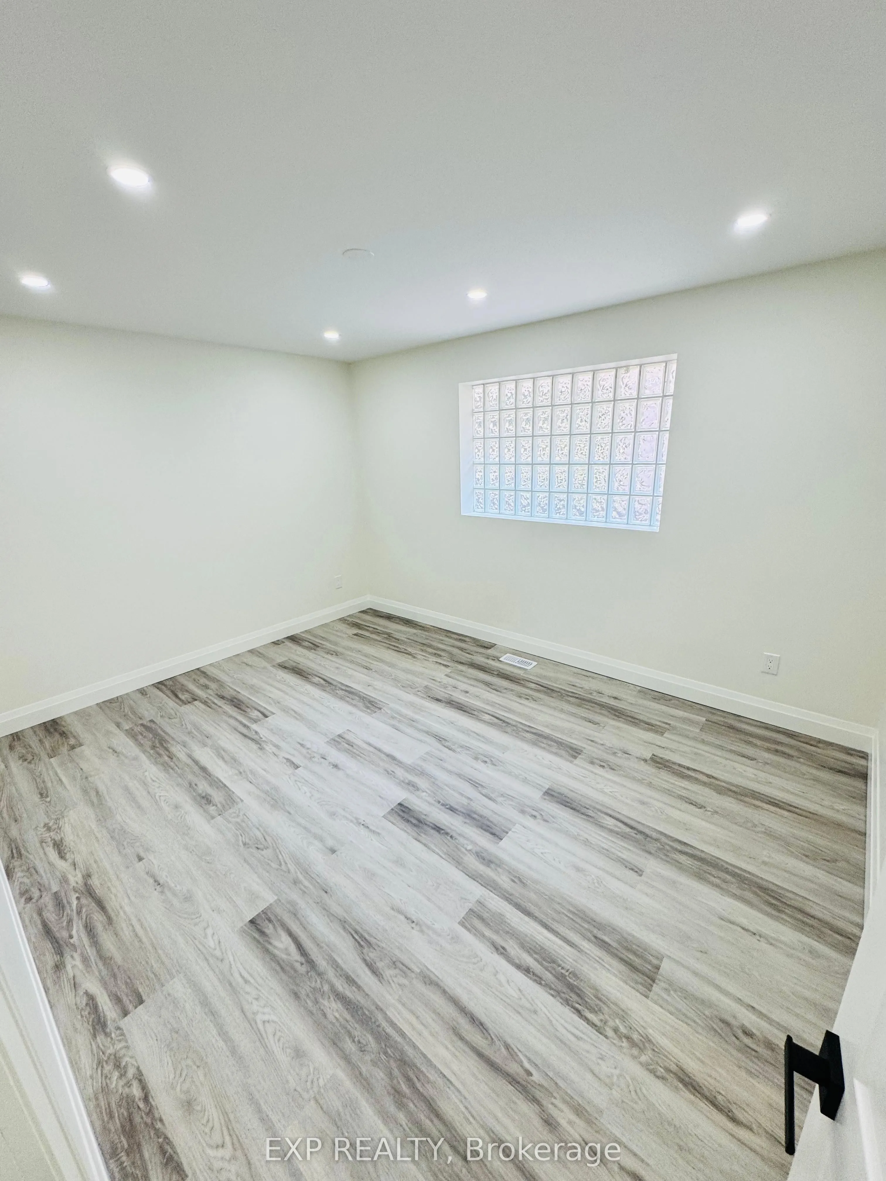 6 CRAIG Drive N, #1