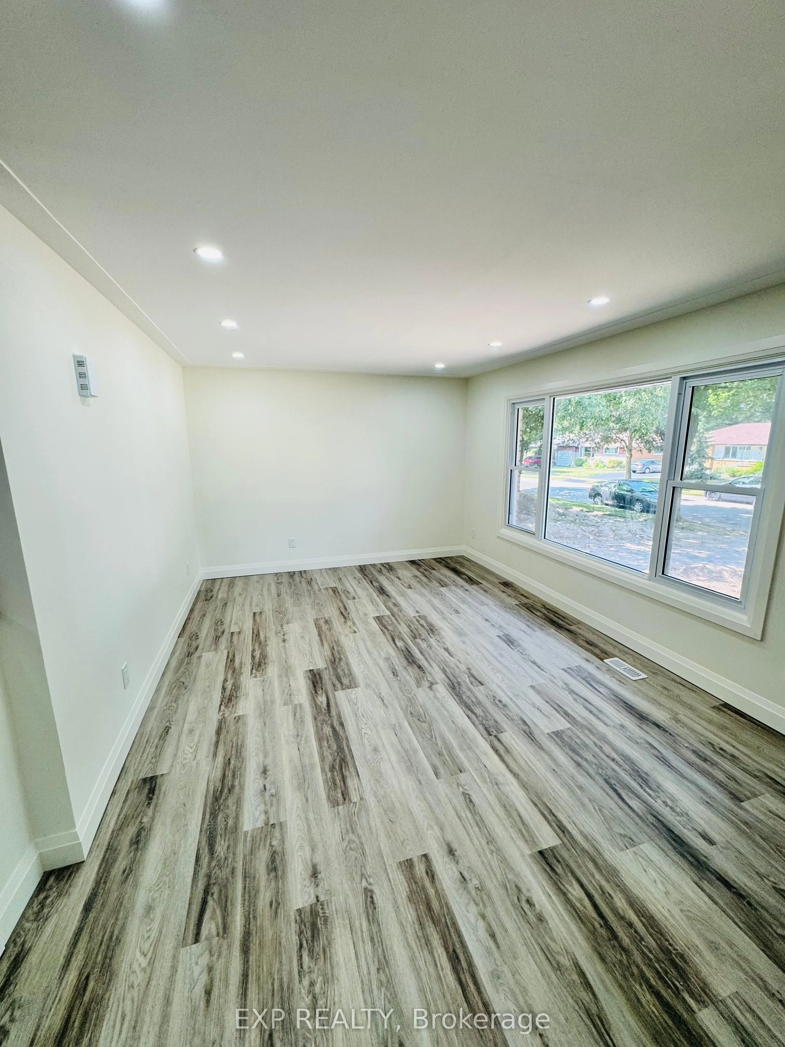6 CRAIG Drive N, #1