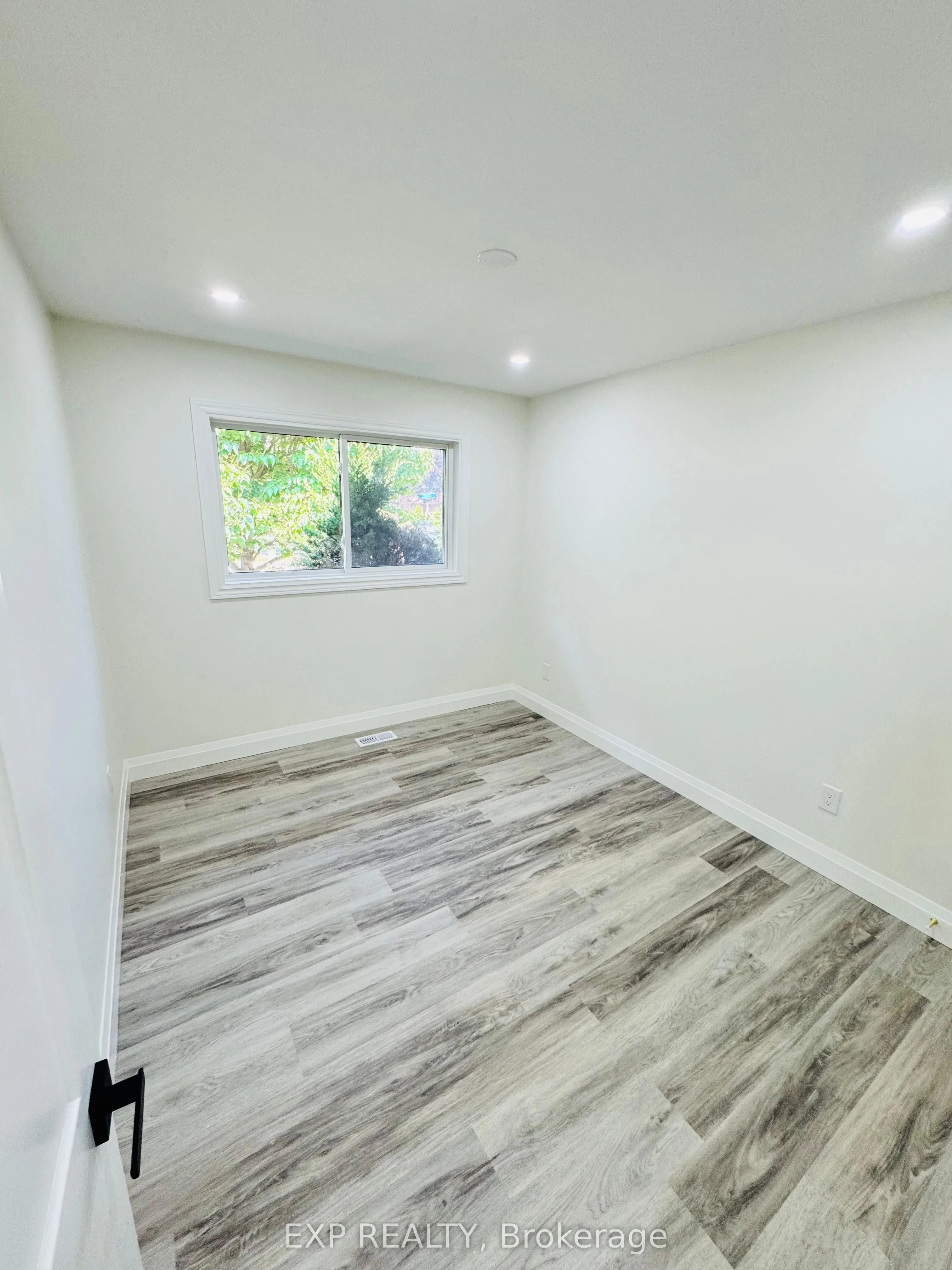 6 CRAIG Drive N, #1
