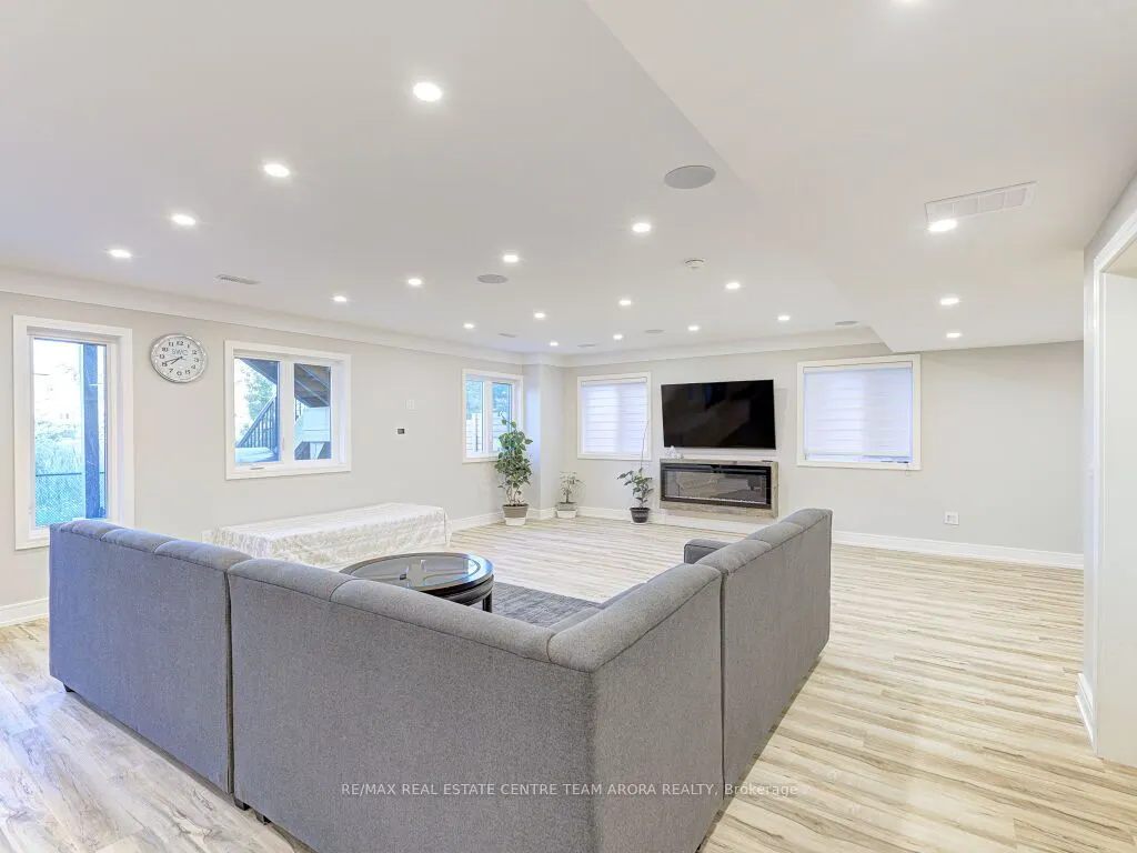 15 Deerfield Lane