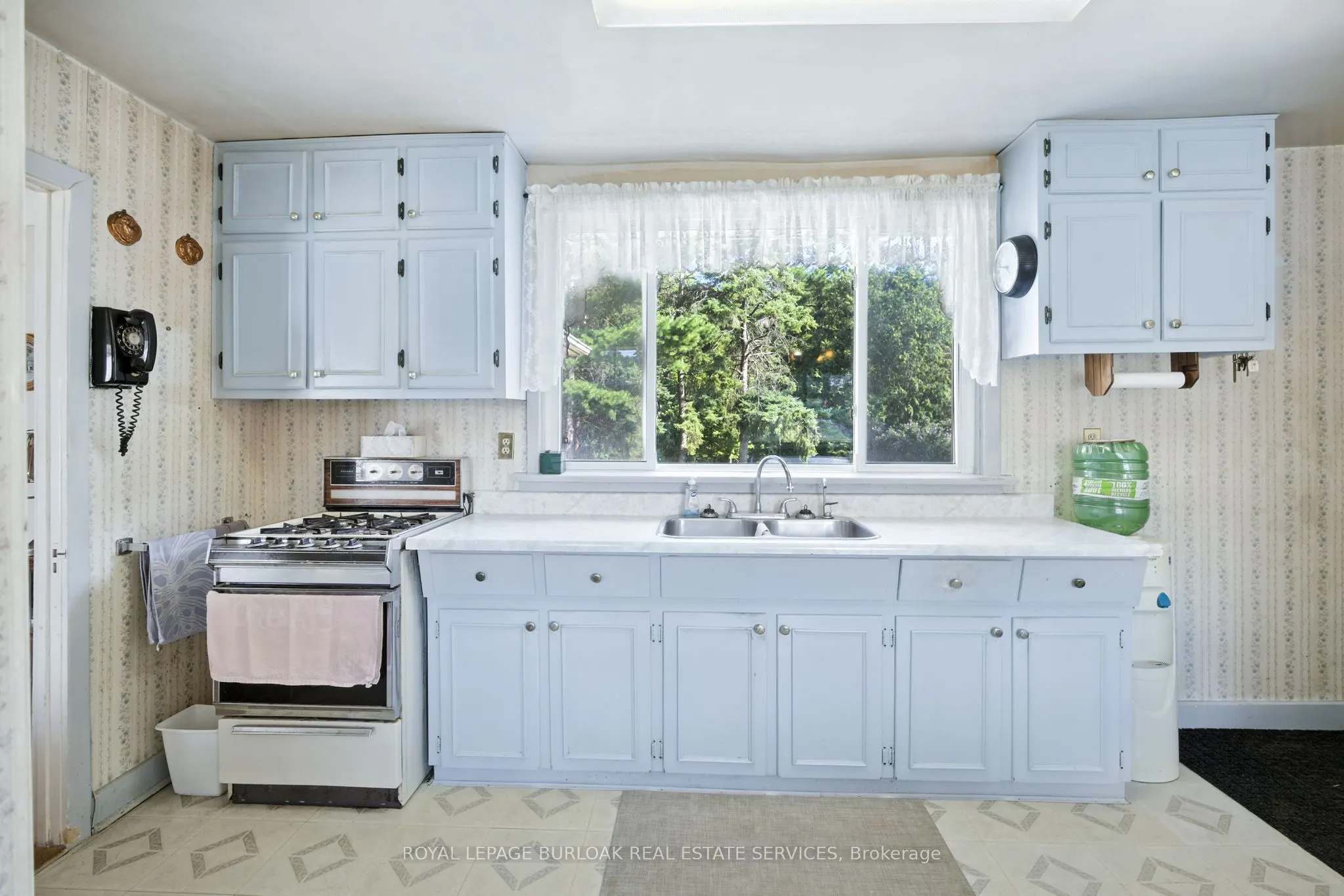 572 Parkside Drive