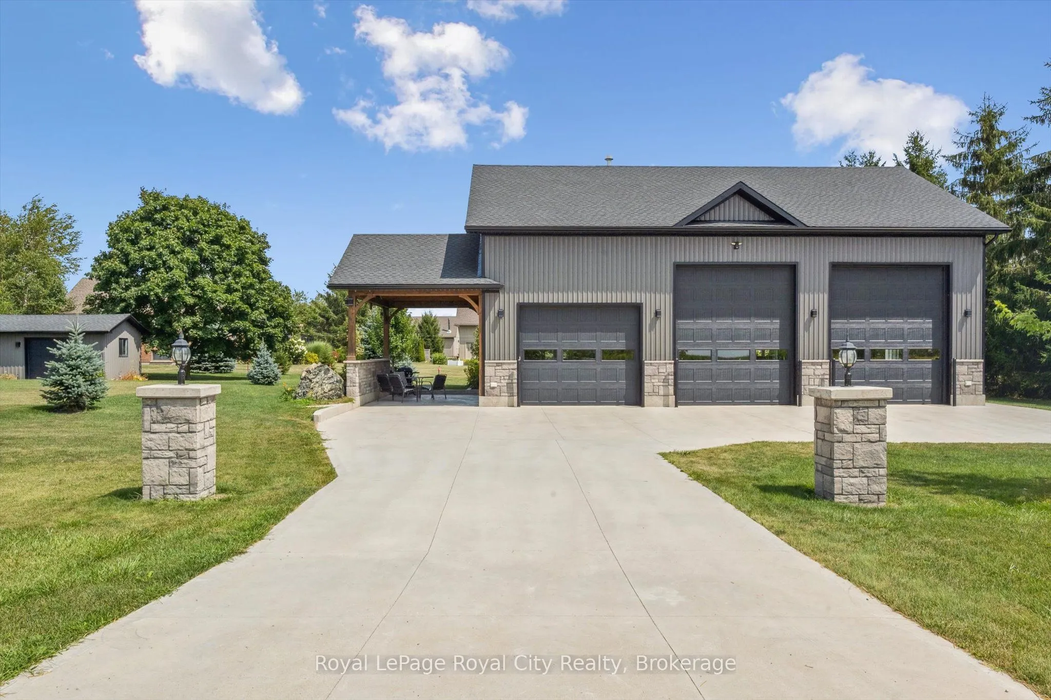 100 Harris Crescent