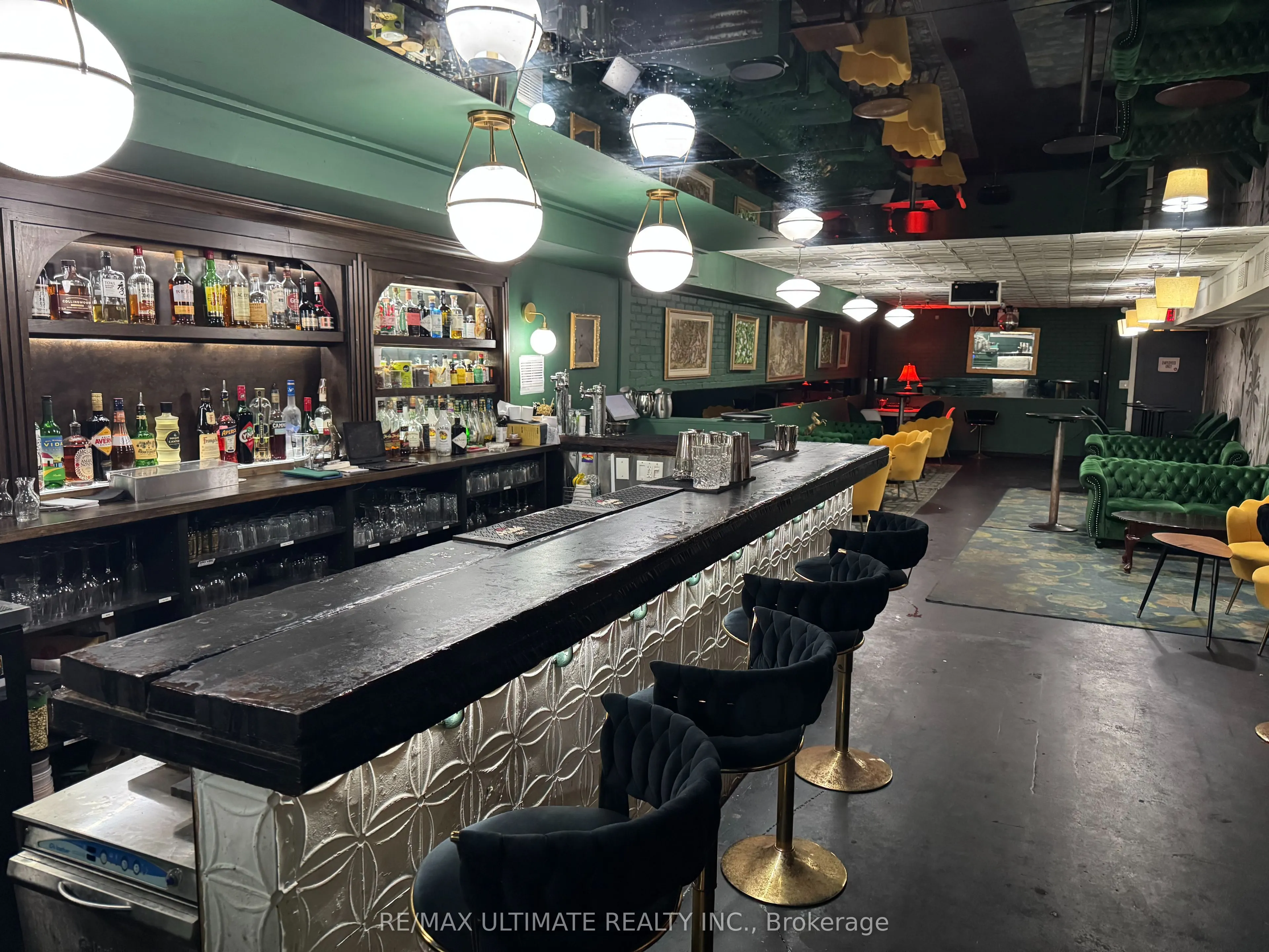 229 JAMES Street N