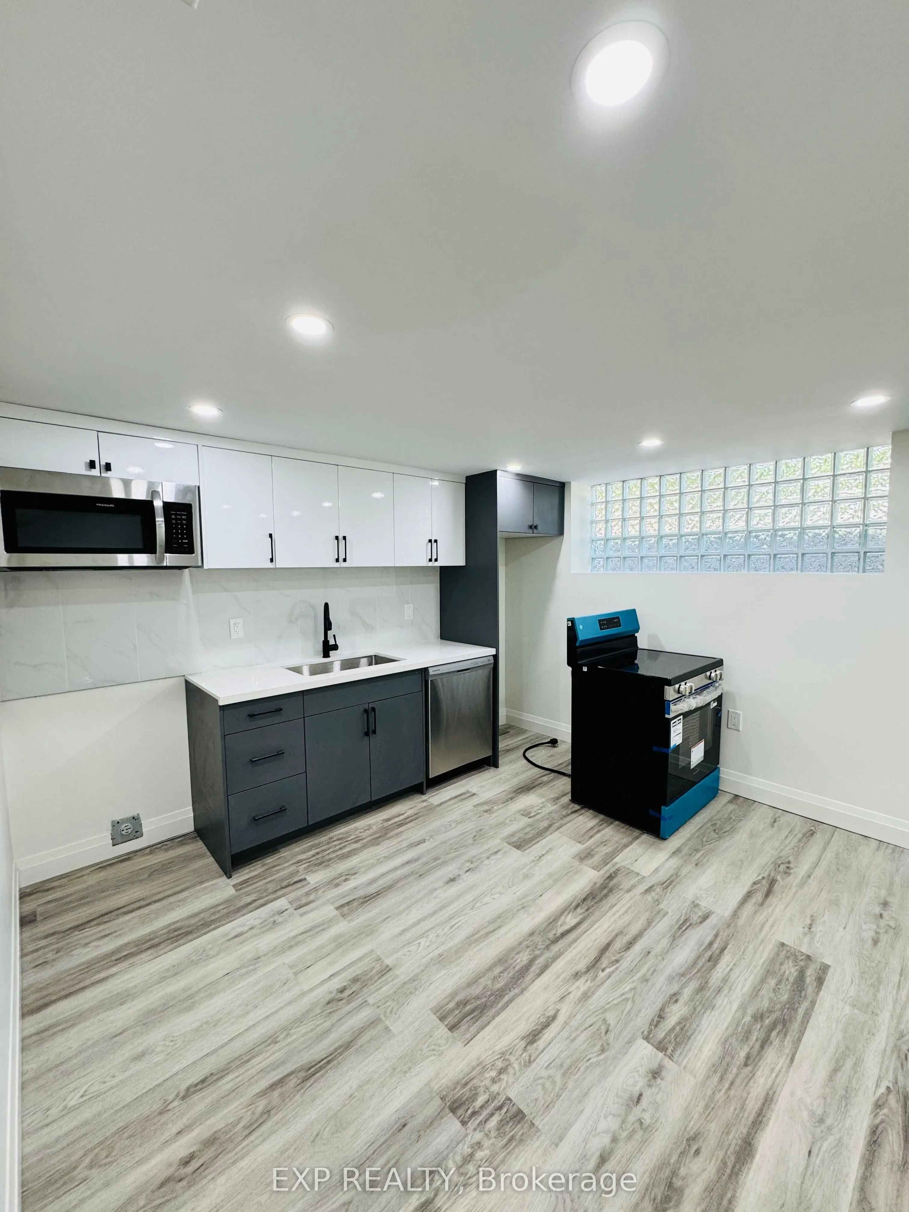 6 CRAIG Drive N, #2