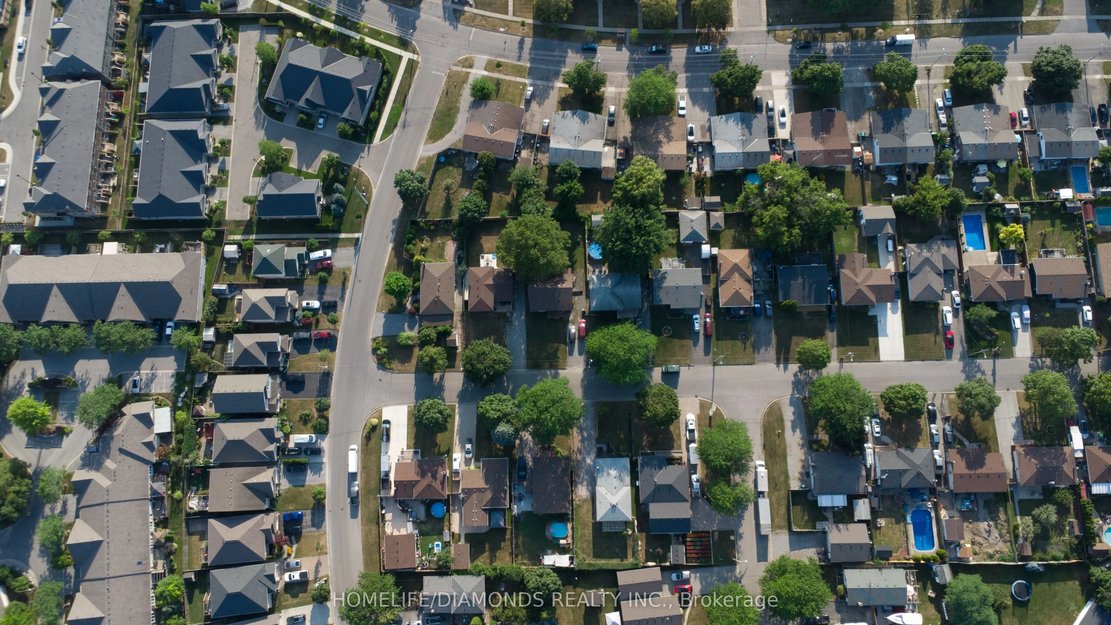 8 Huntley Crescent