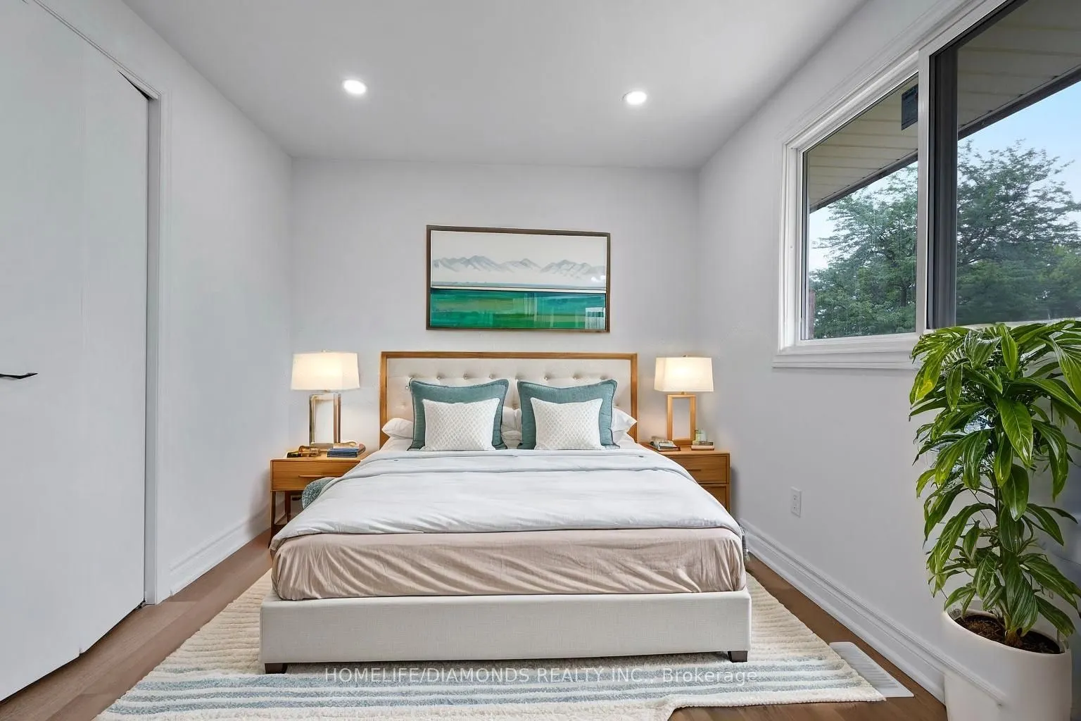 8 Huntley Crescent